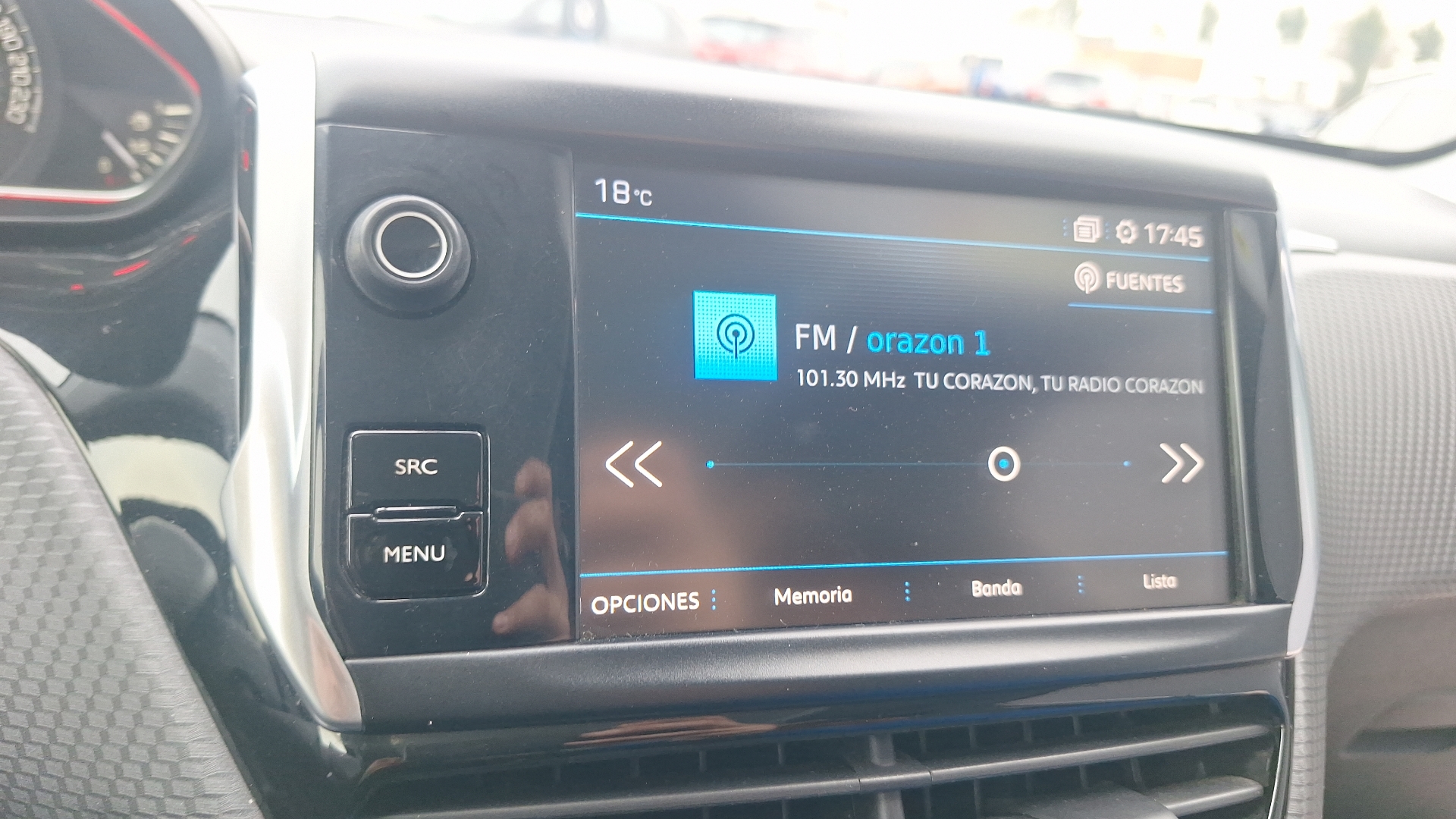Peugeot 2008 — foto 10 de 16