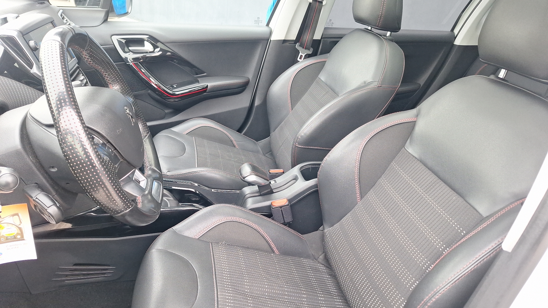 Peugeot 2008 — foto 15 de 16