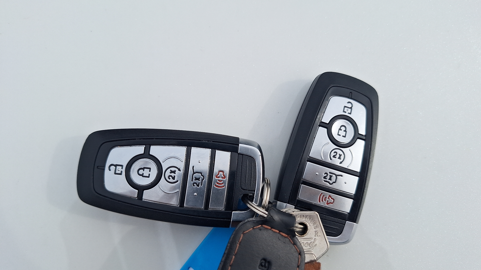 Ford Explorer — foto 7 de 17