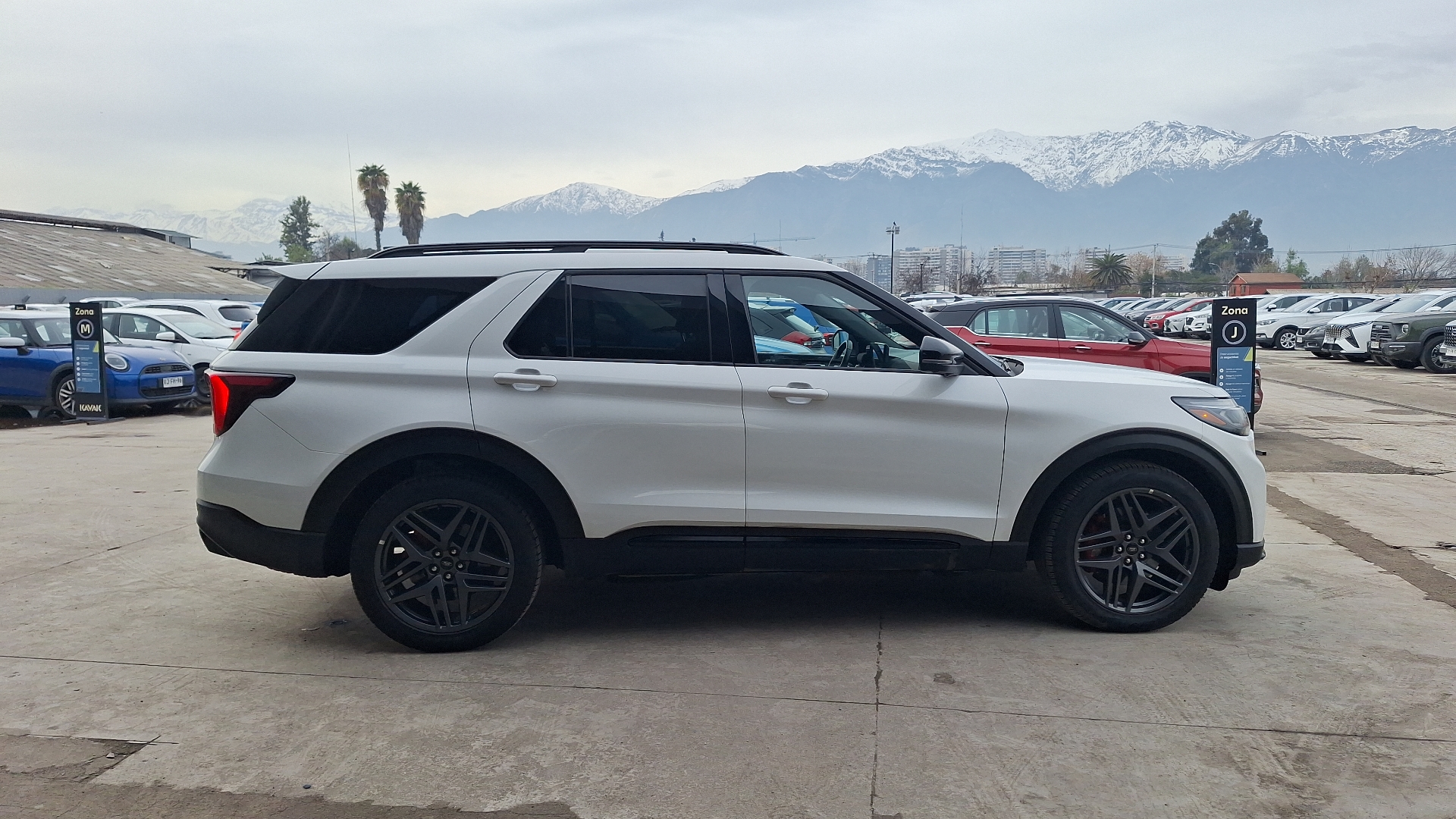 Ford Explorer — foto 5 de 17