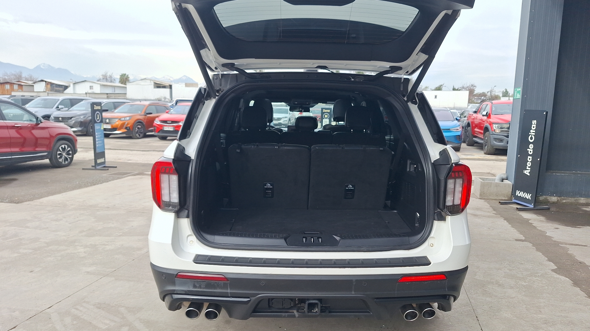 Ford Explorer — foto 4 de 17