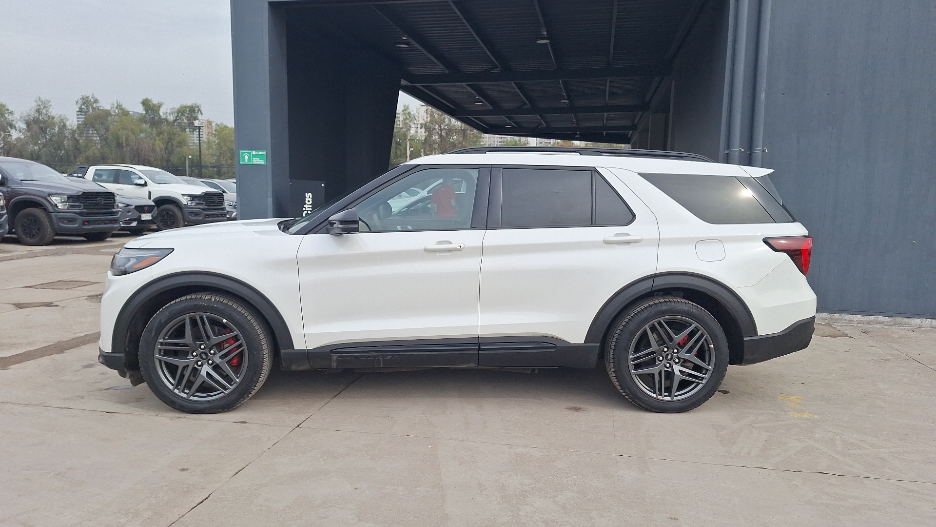 Ford Explorer — foto 2 de 17