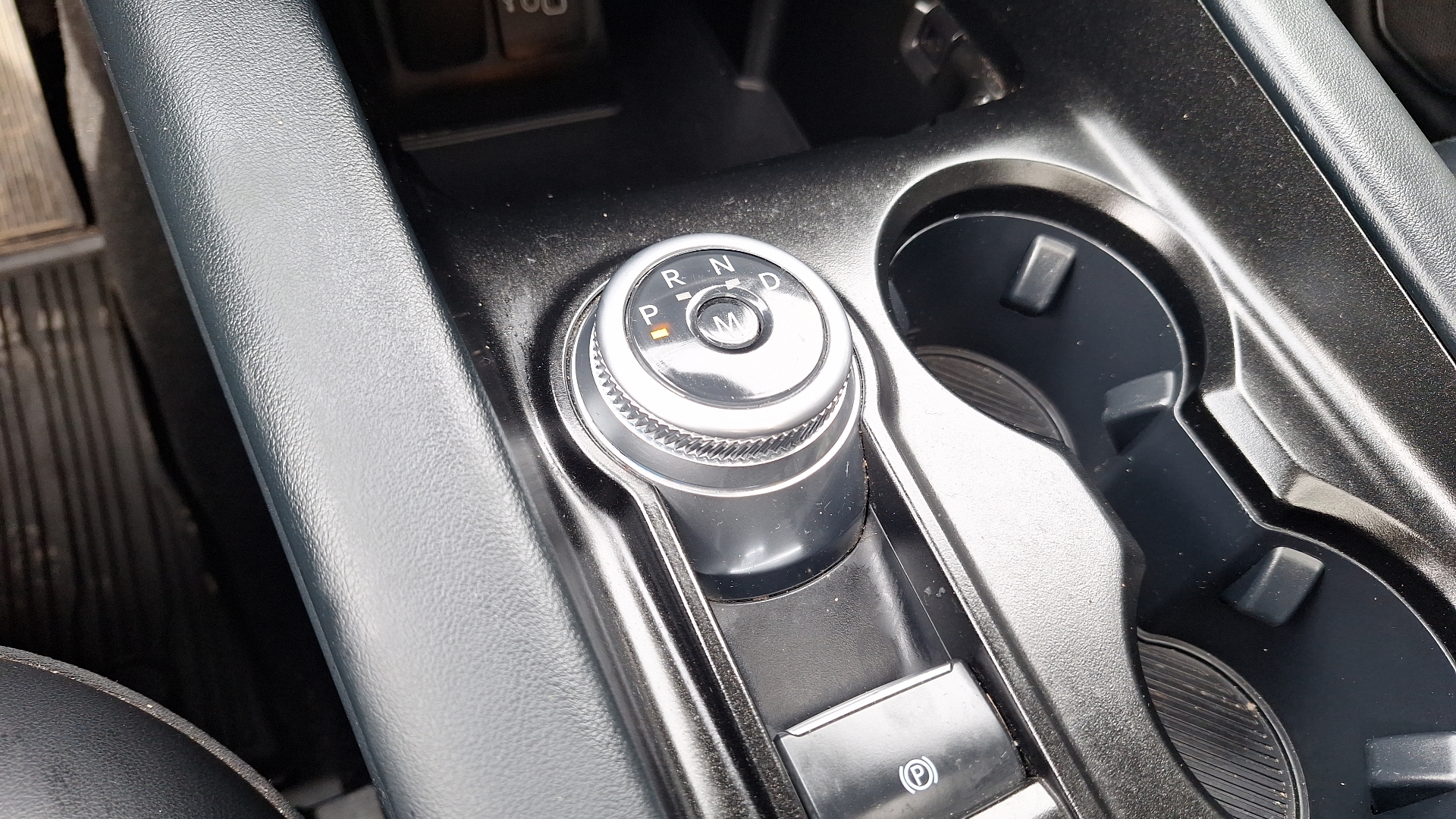 Ford Explorer — foto 11 de 17