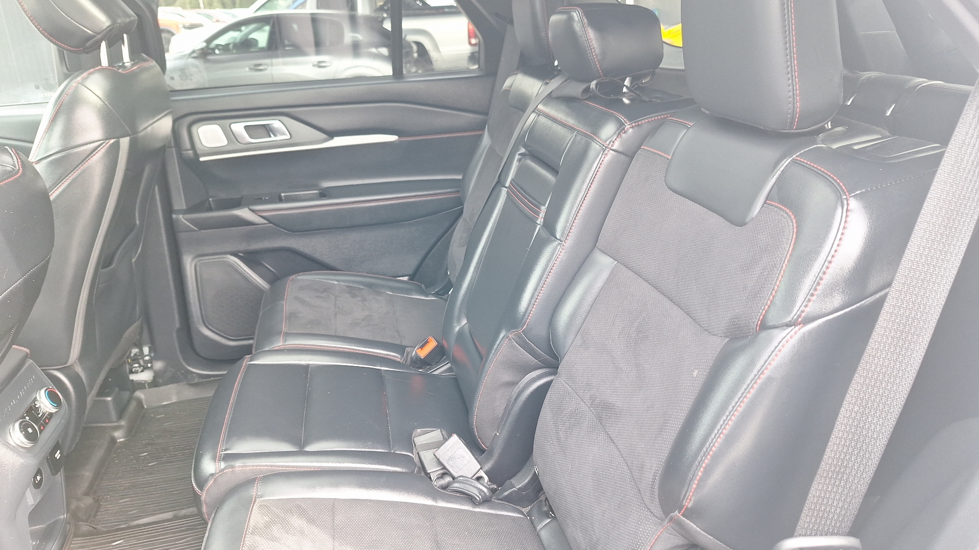 Ford Explorer — foto 15 de 17