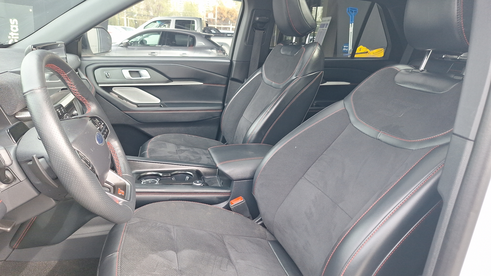 Ford Explorer — foto 16 de 17