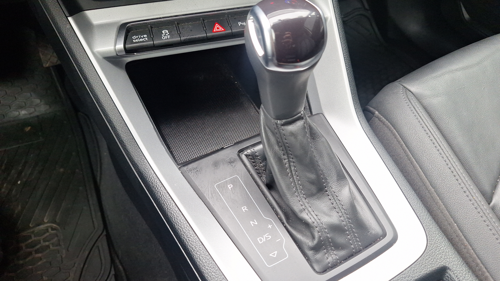 Audi Q3 — foto 11 de 15