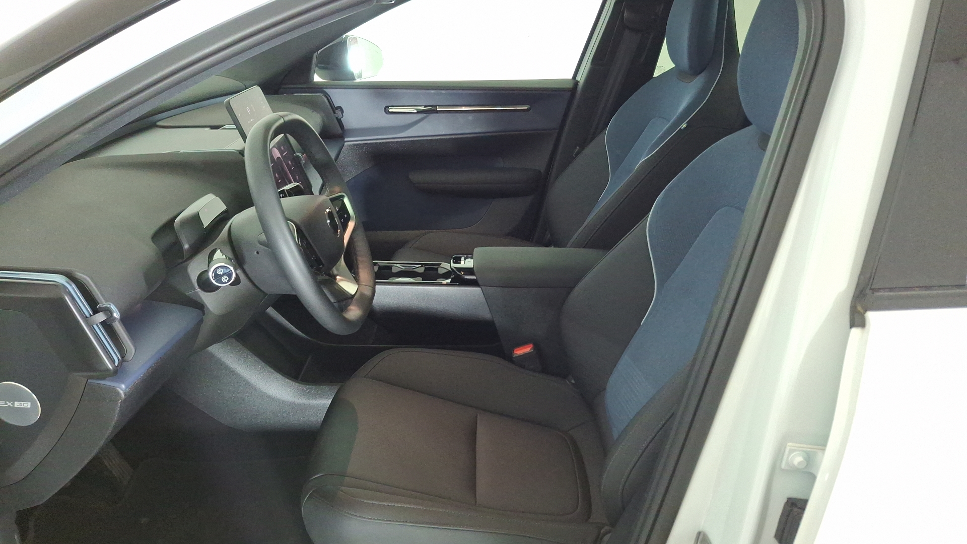 Volvo Ex30 — foto 14 de 17