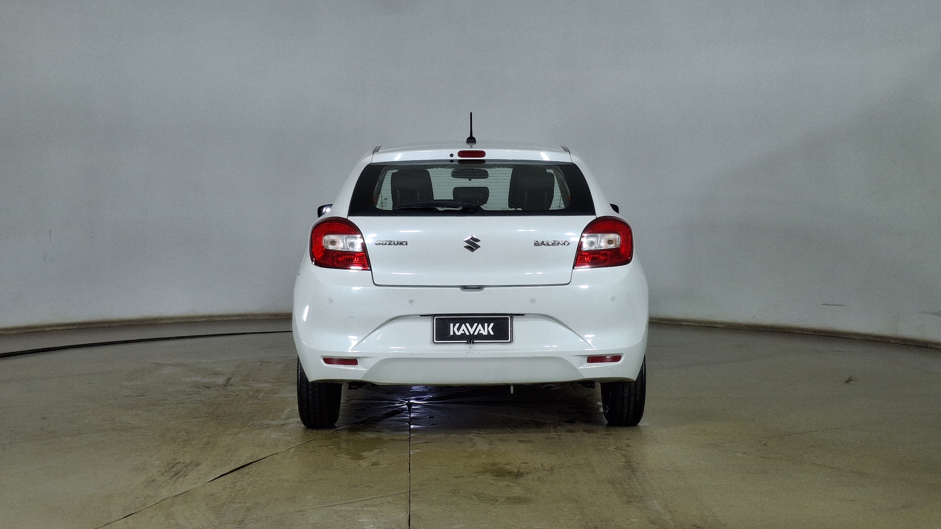 Suzuki Baleno — foto 5 de 15