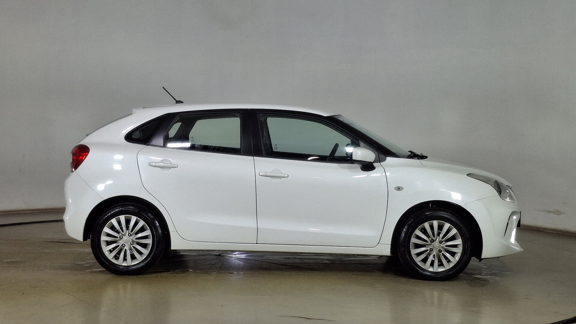 Suzuki Baleno — foto 4 de 15