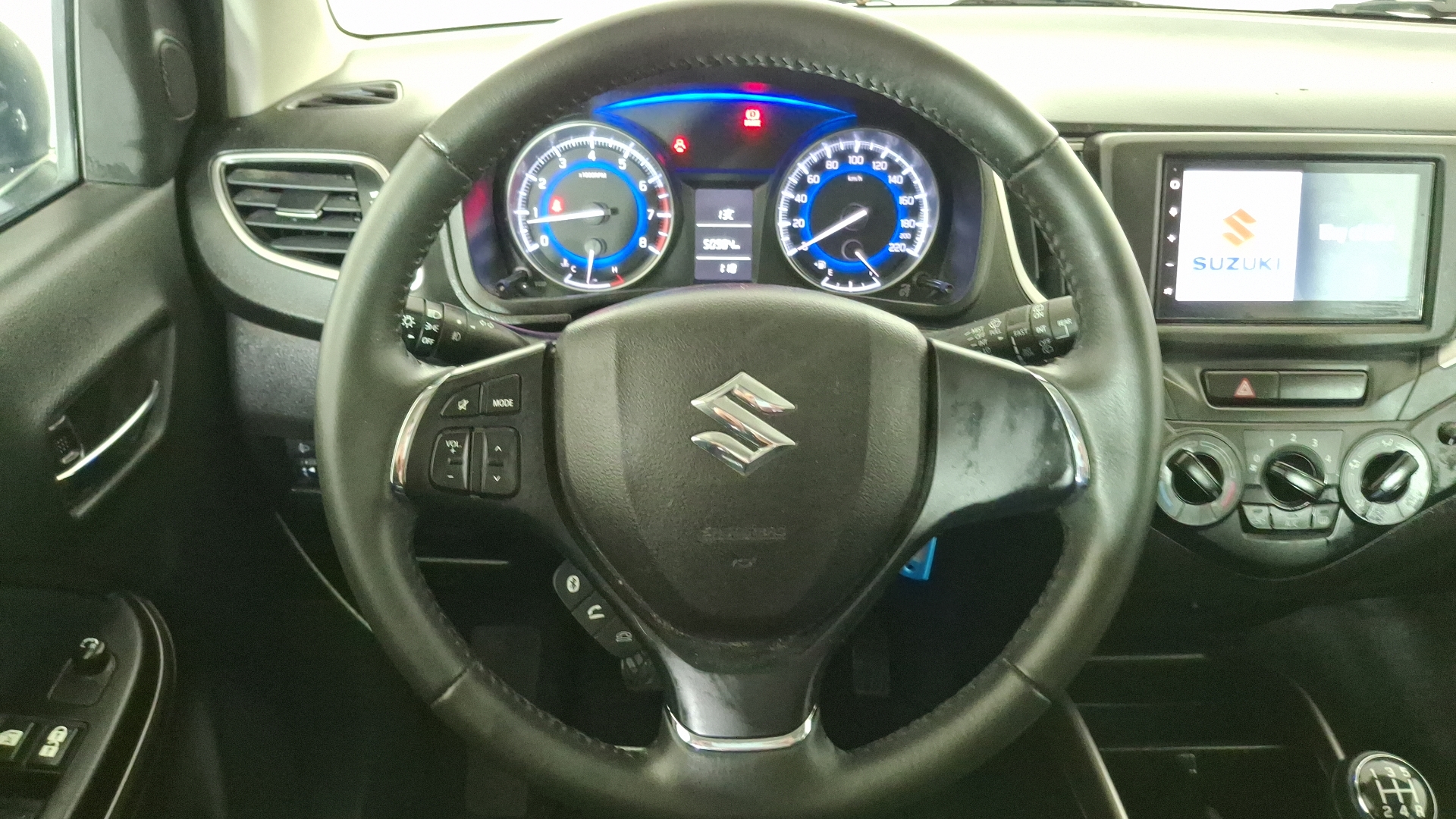 Suzuki Baleno — foto 8 de 15