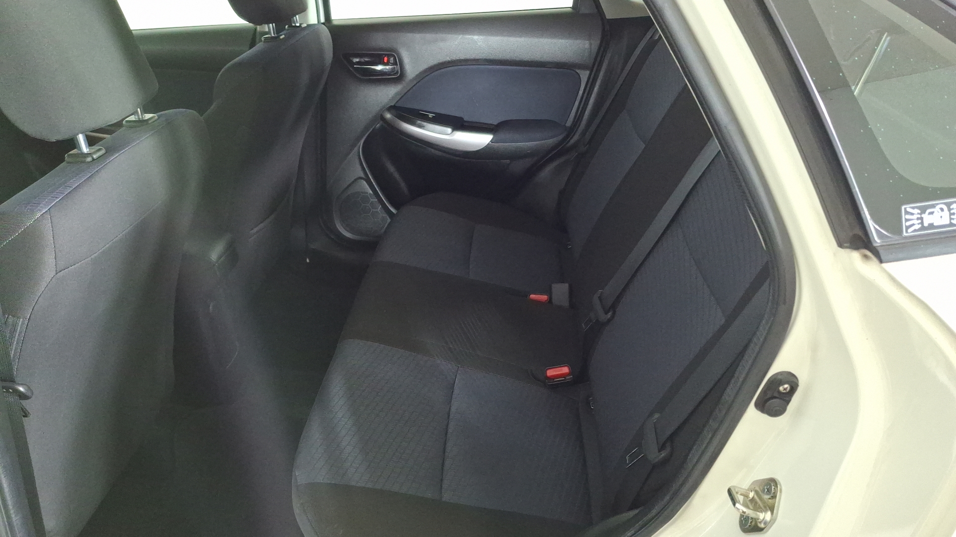 Suzuki Baleno — foto 13 de 15