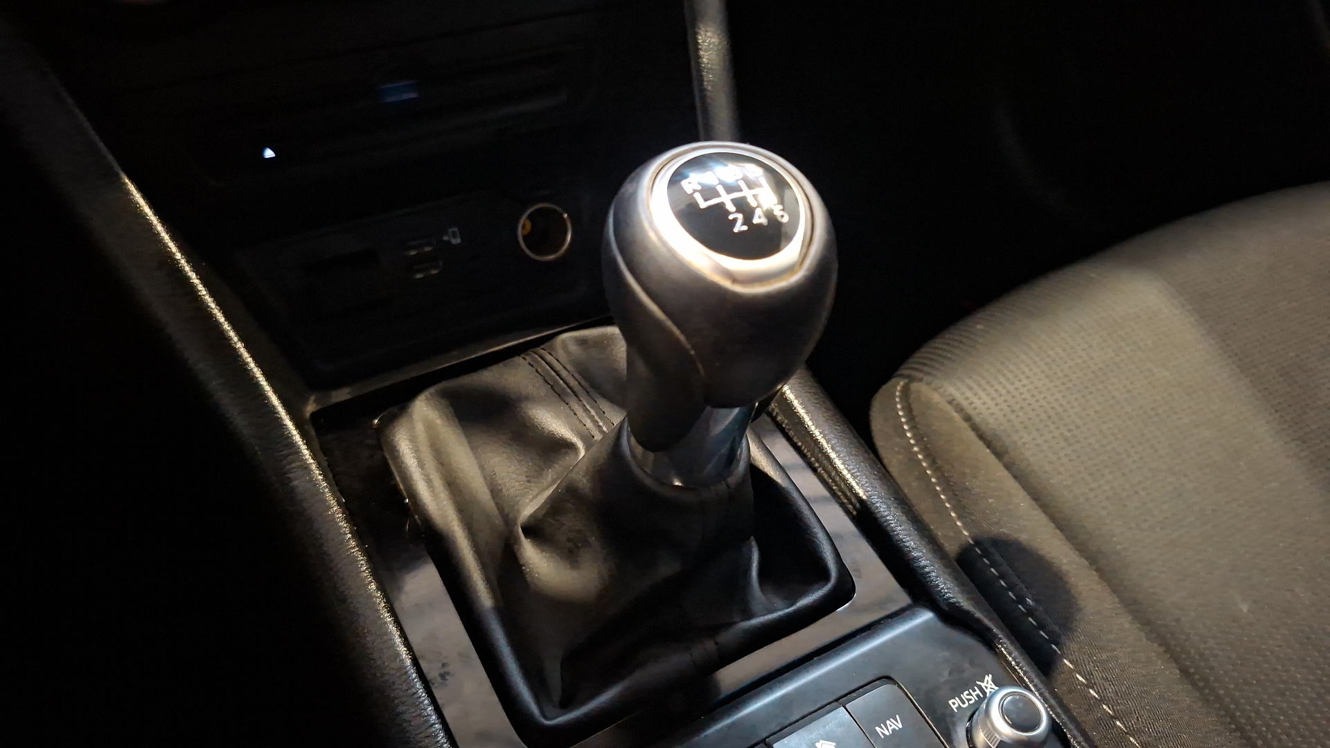 Mazda CX-3 — foto 11 de 16