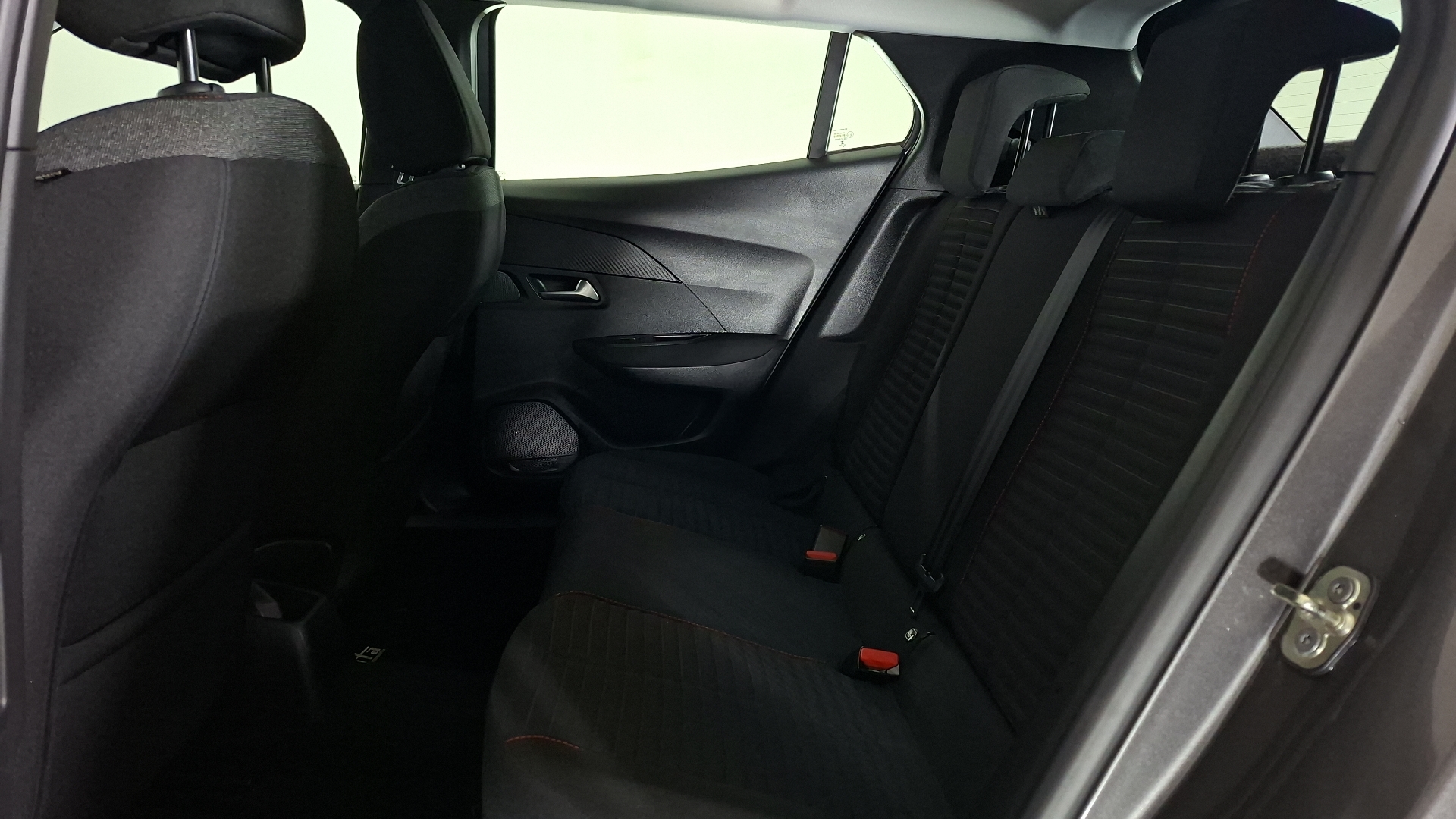 Peugeot 2008 — foto 14 de 16