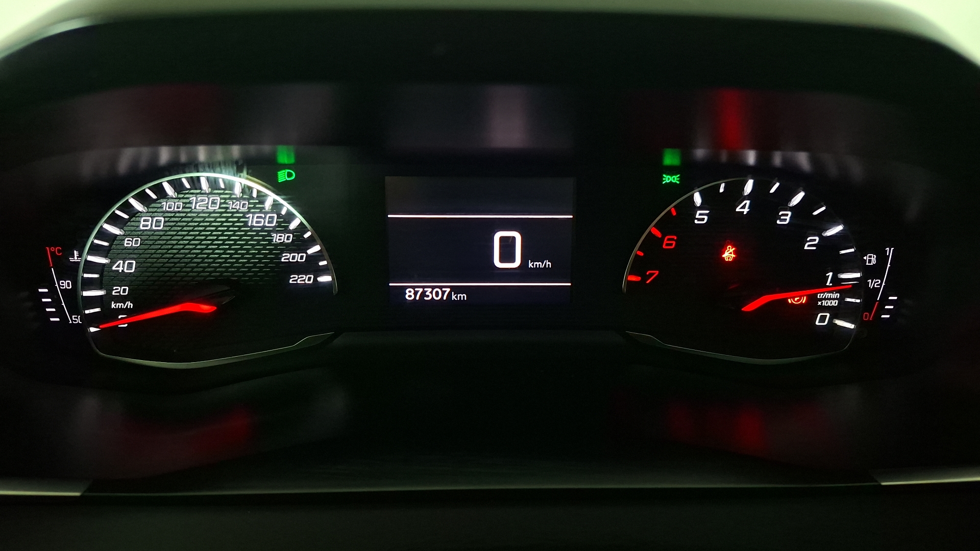 Peugeot 2008 — foto 9 de 16