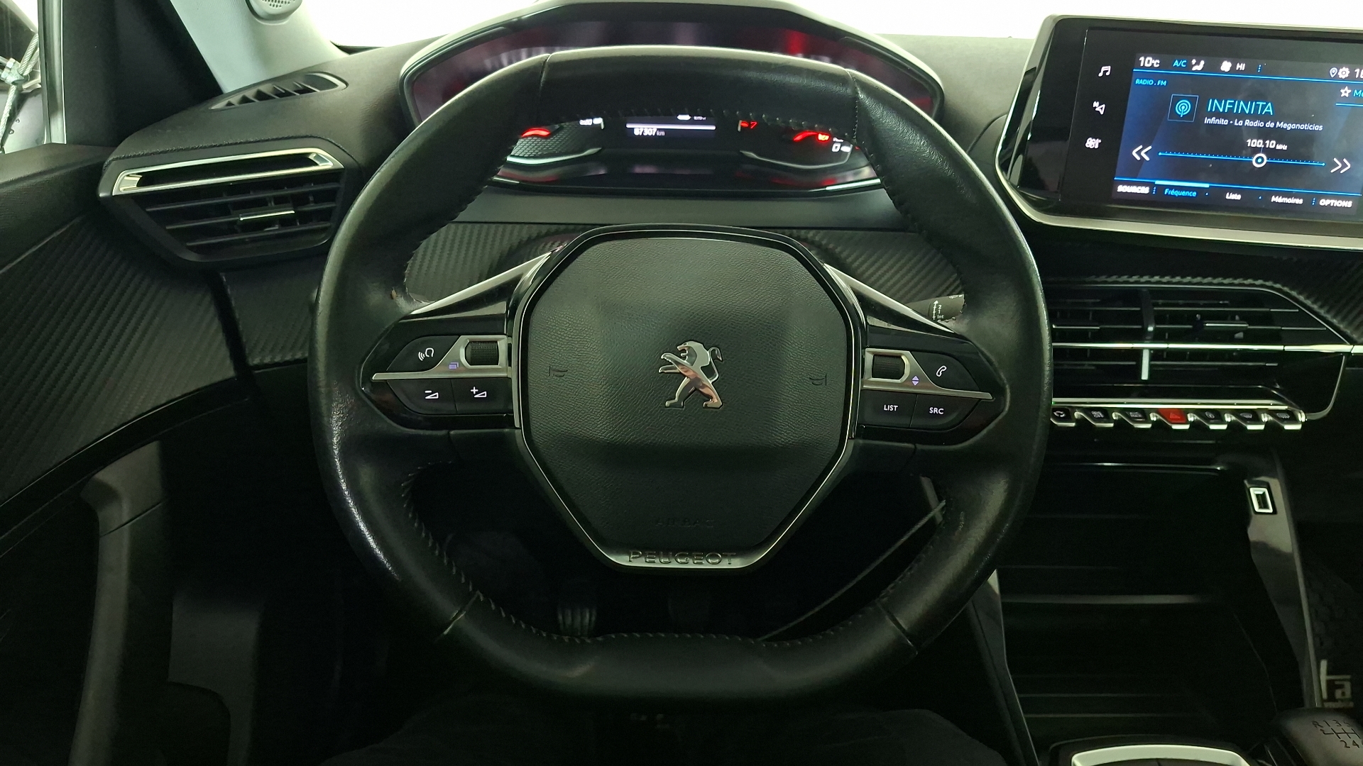 Peugeot 2008 — foto 8 de 16