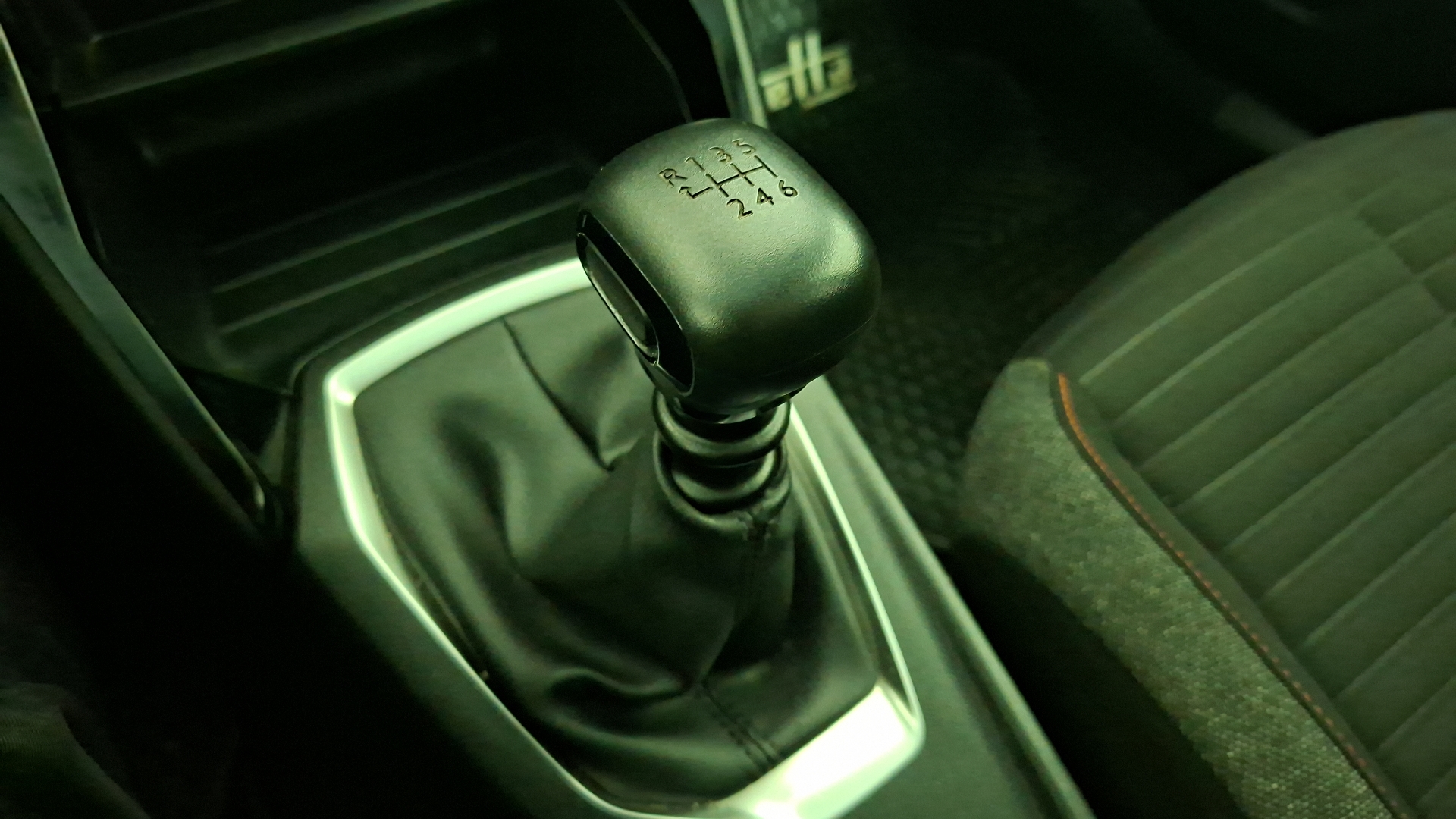 Peugeot 2008 — foto 11 de 16