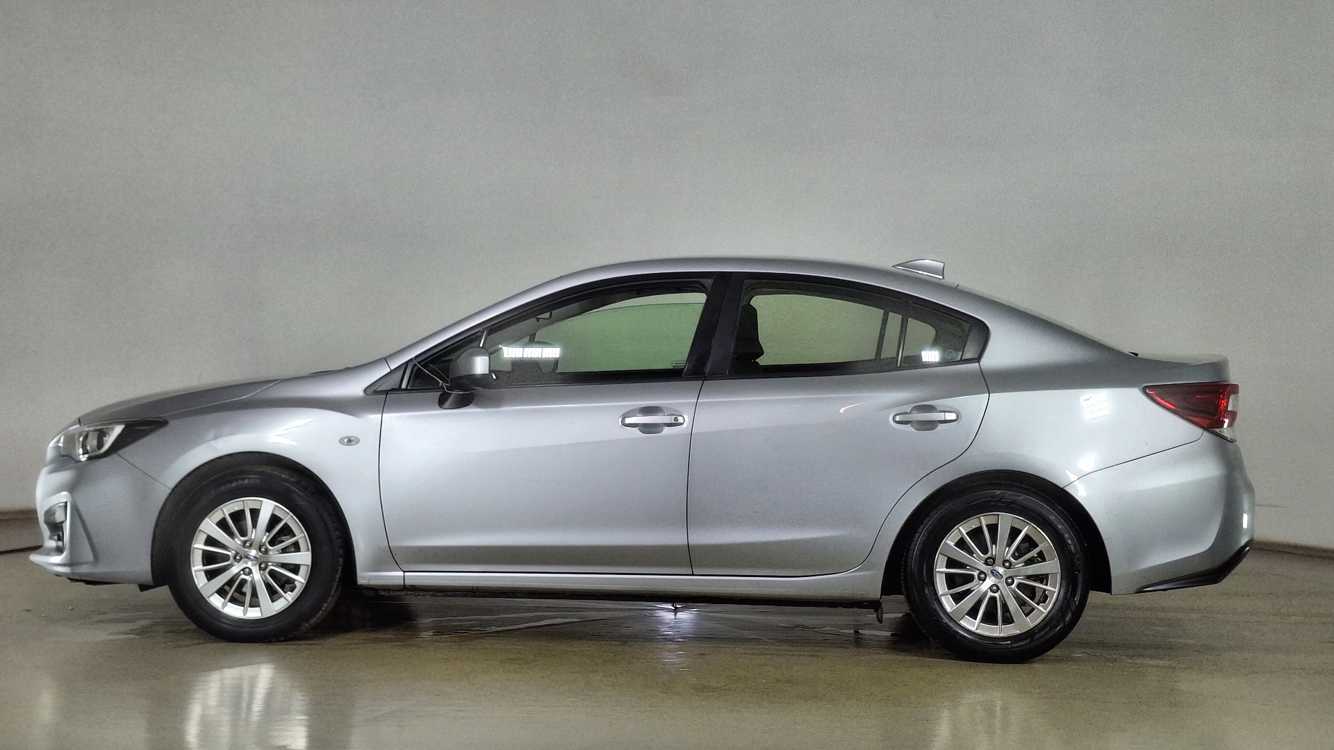 Subaru Impreza — foto 7 de 16