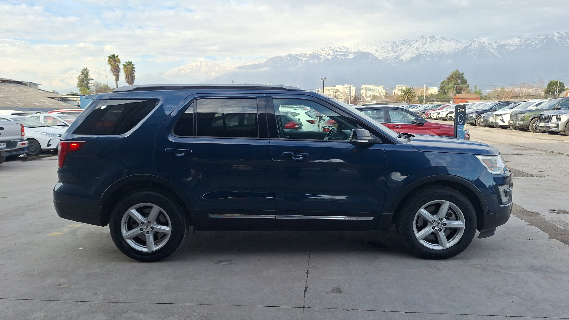 Ford Explorer — foto 5 de 16