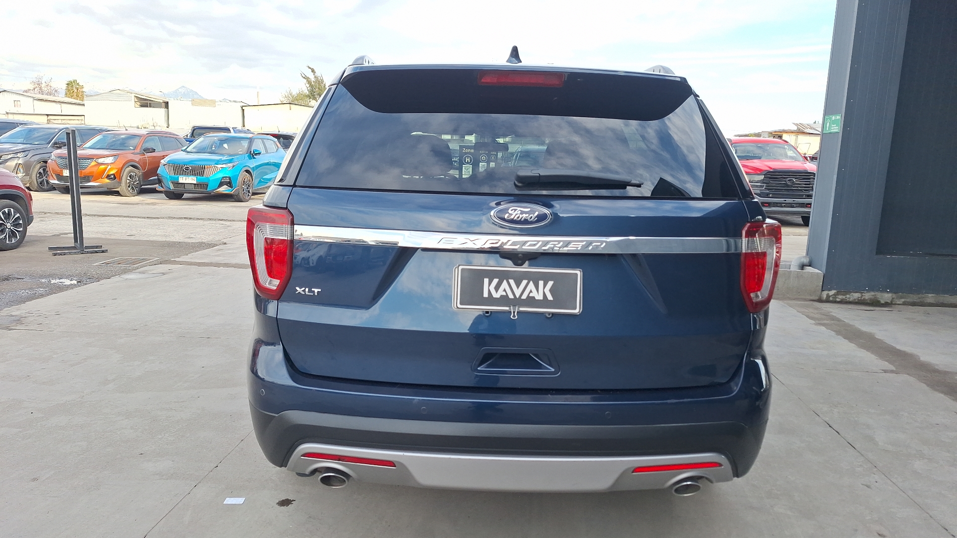 Ford Explorer — foto 3 de 16