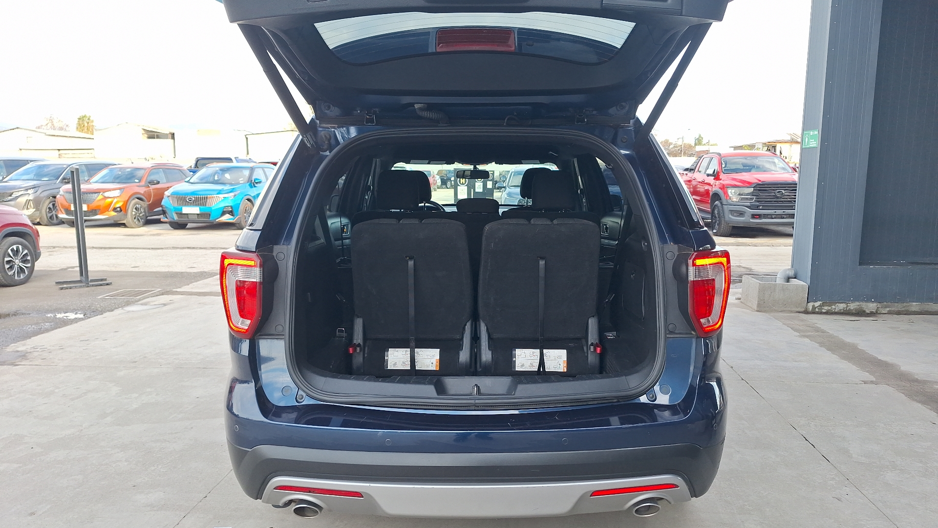 Ford Explorer — foto 4 de 16