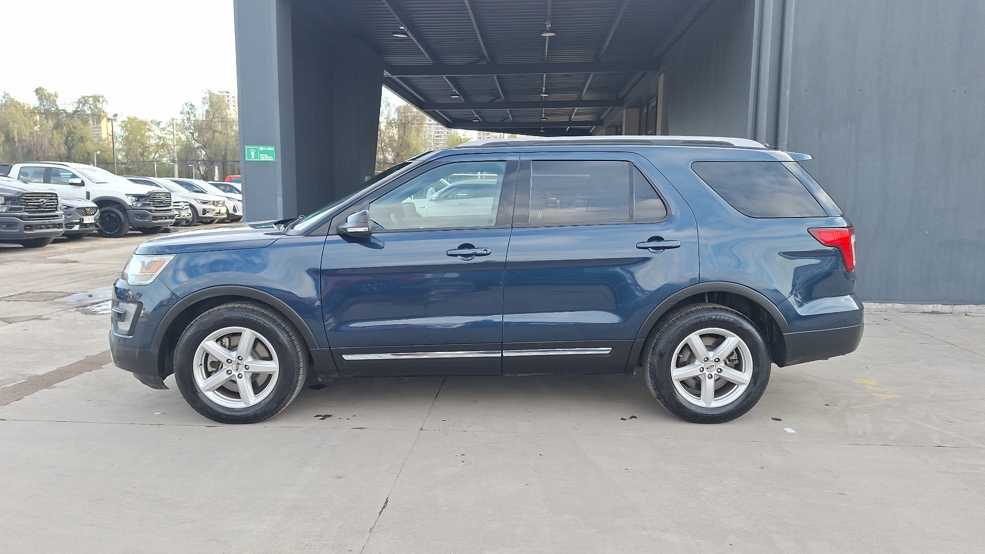 Ford Explorer — foto 2 de 16