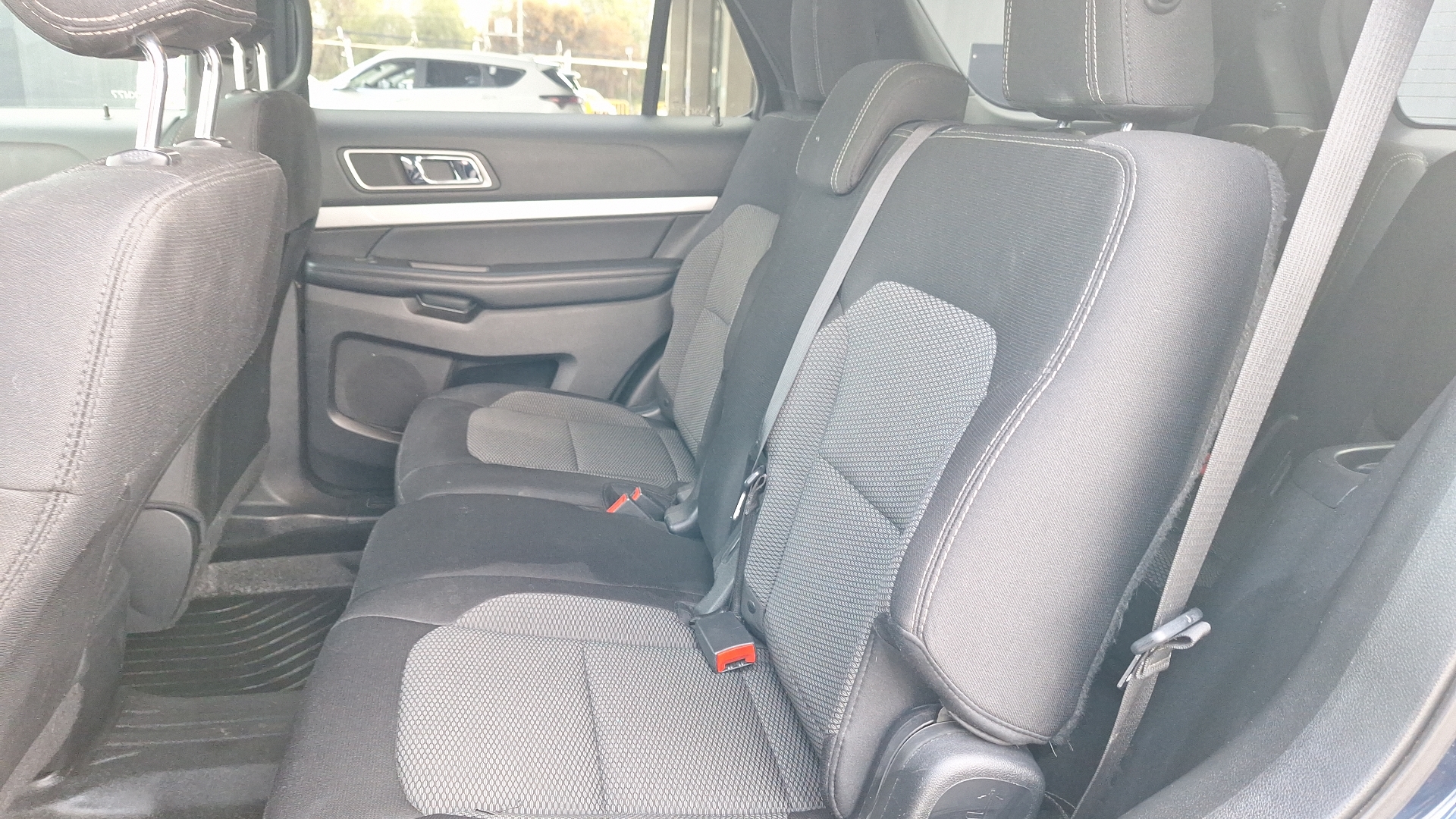 Ford Explorer — foto 14 de 16