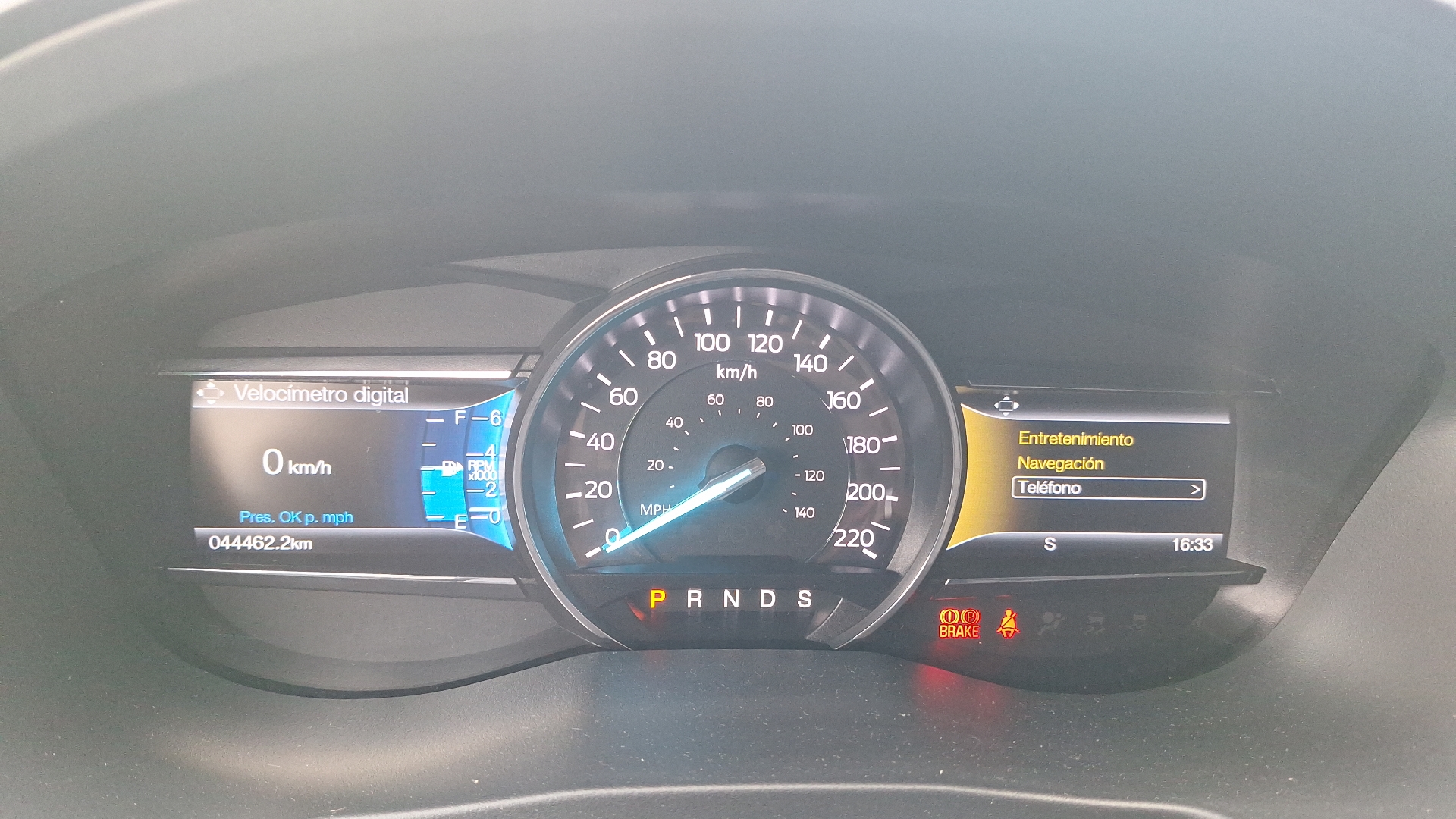 Ford Explorer — foto 9 de 16
