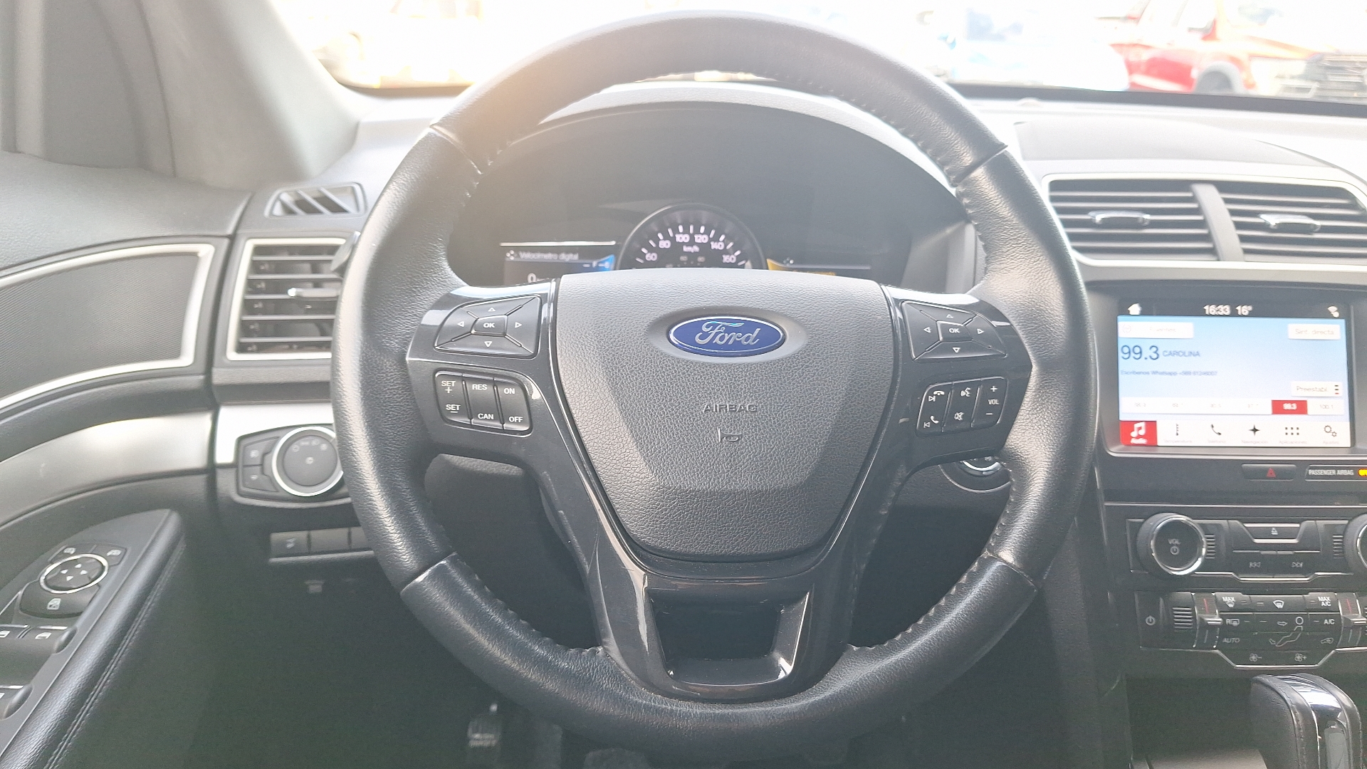 Ford Explorer — foto 8 de 16