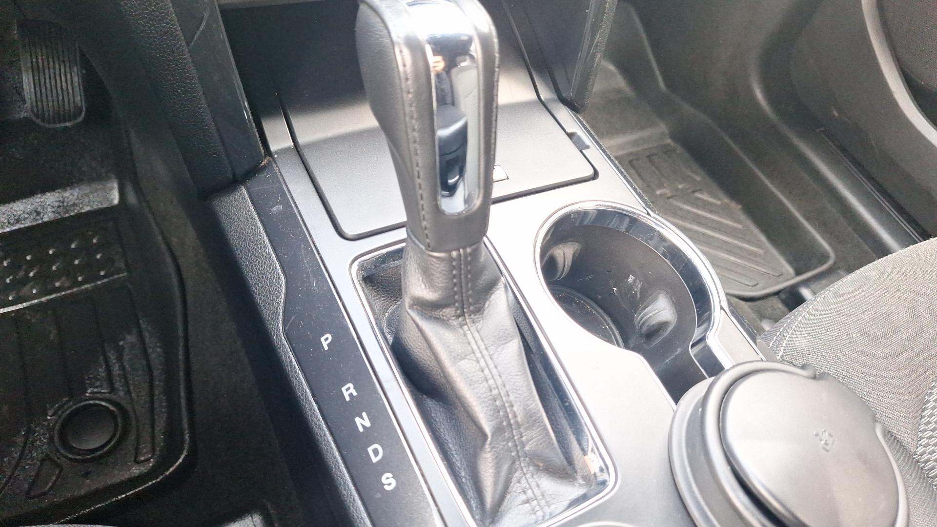 Ford Explorer — foto 11 de 16