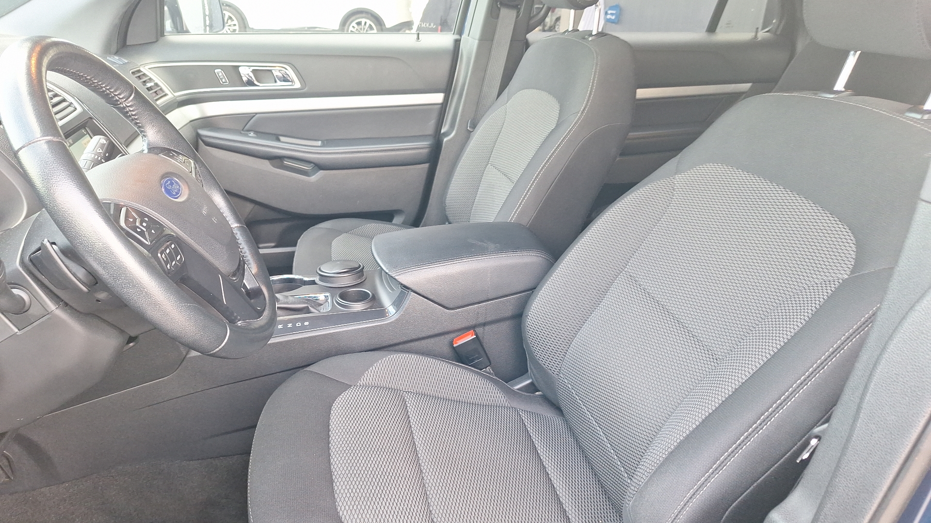 Ford Explorer — foto 15 de 16