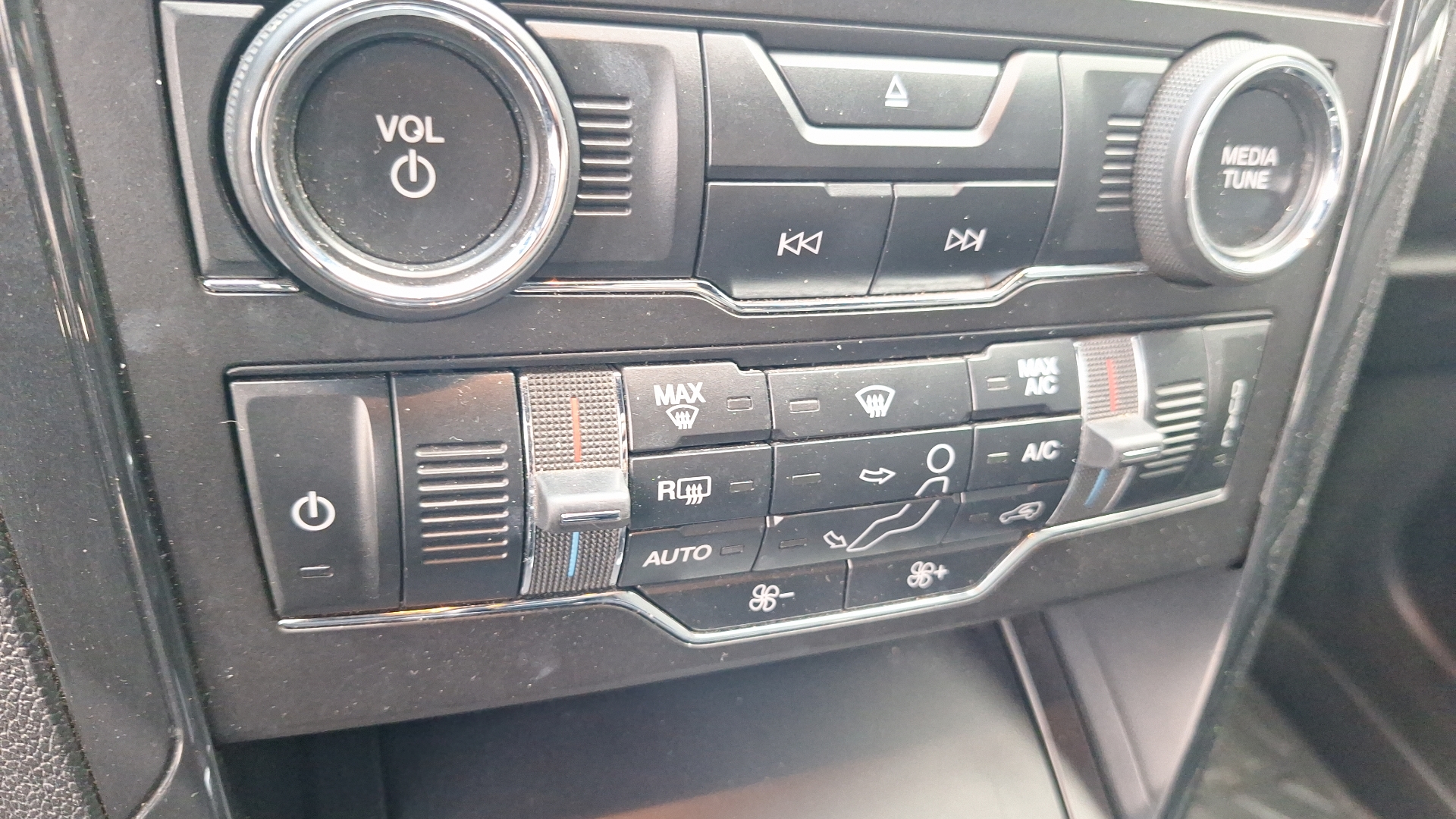 Ford Explorer — foto 16 de 16