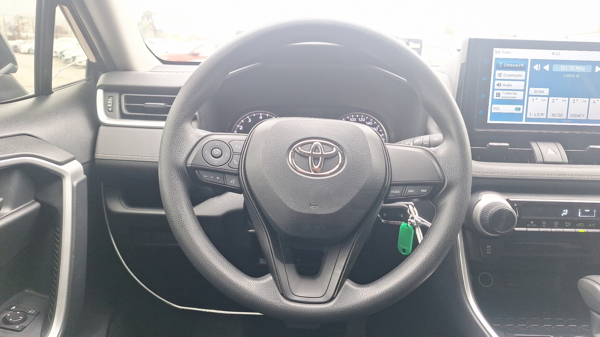 Toyota RAV4 — foto 8 de 15