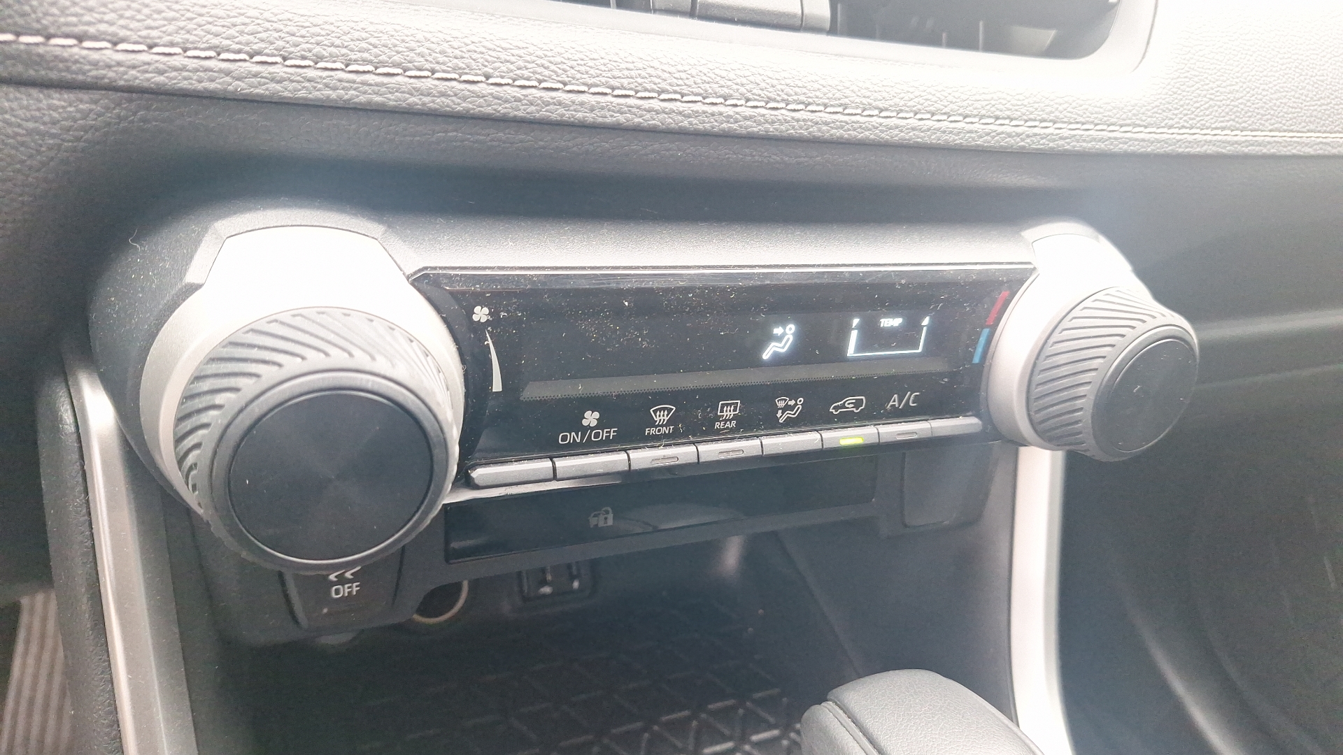 Toyota RAV4 — foto 15 de 15