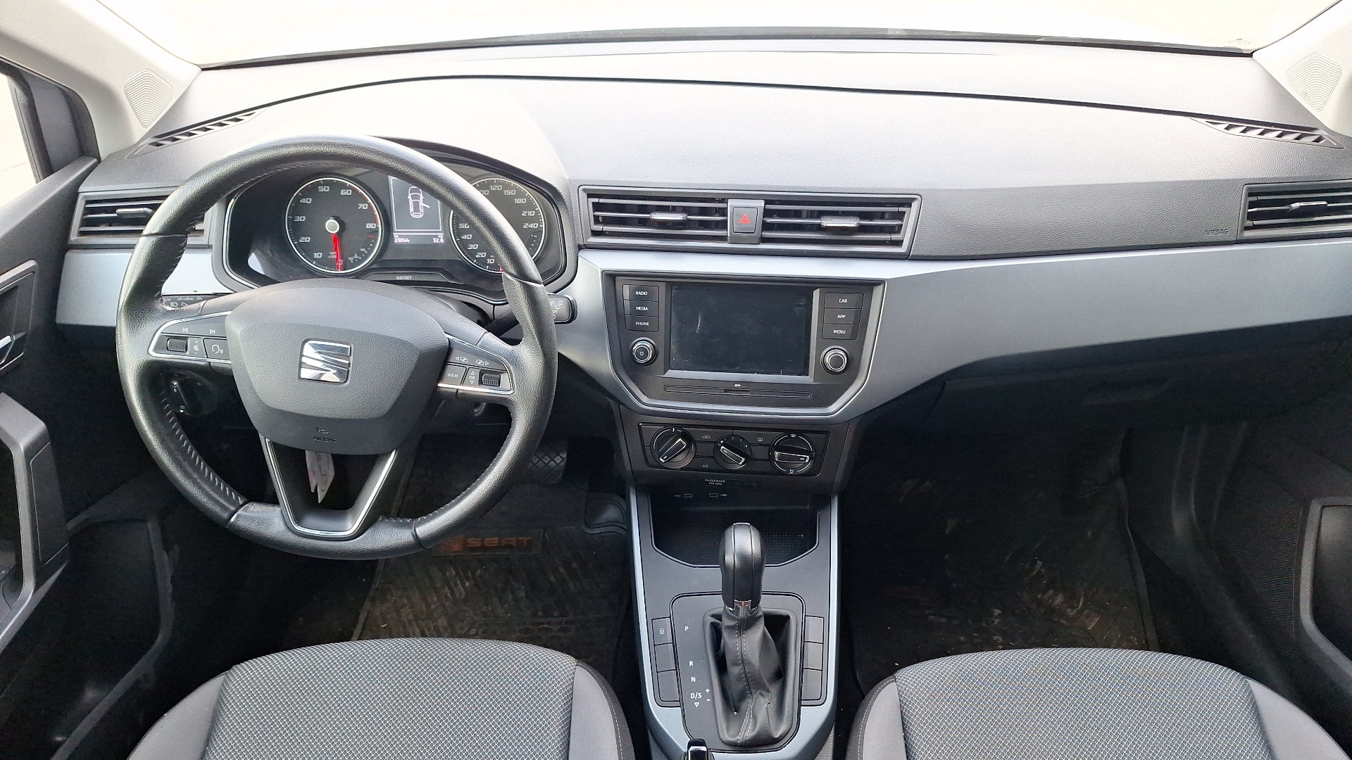 SEAT Arona — foto 6 de 15