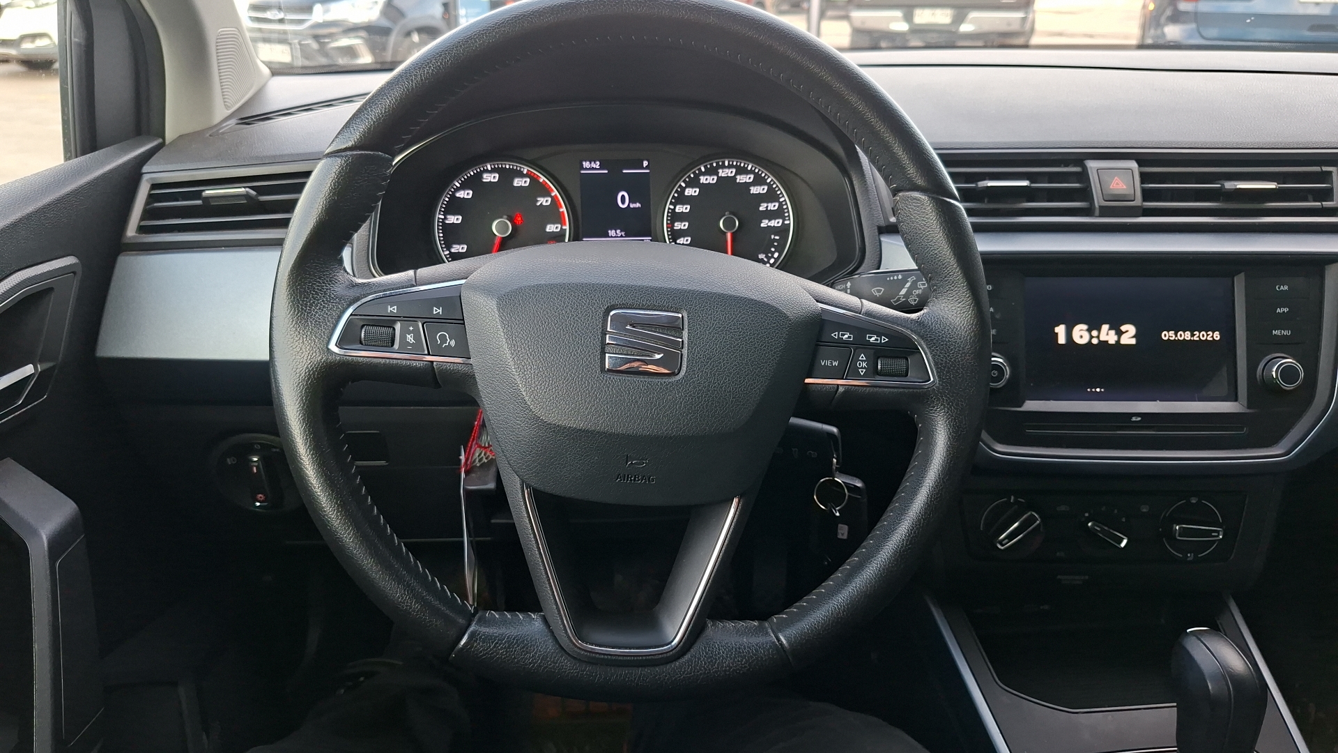 SEAT Arona — foto 8 de 15