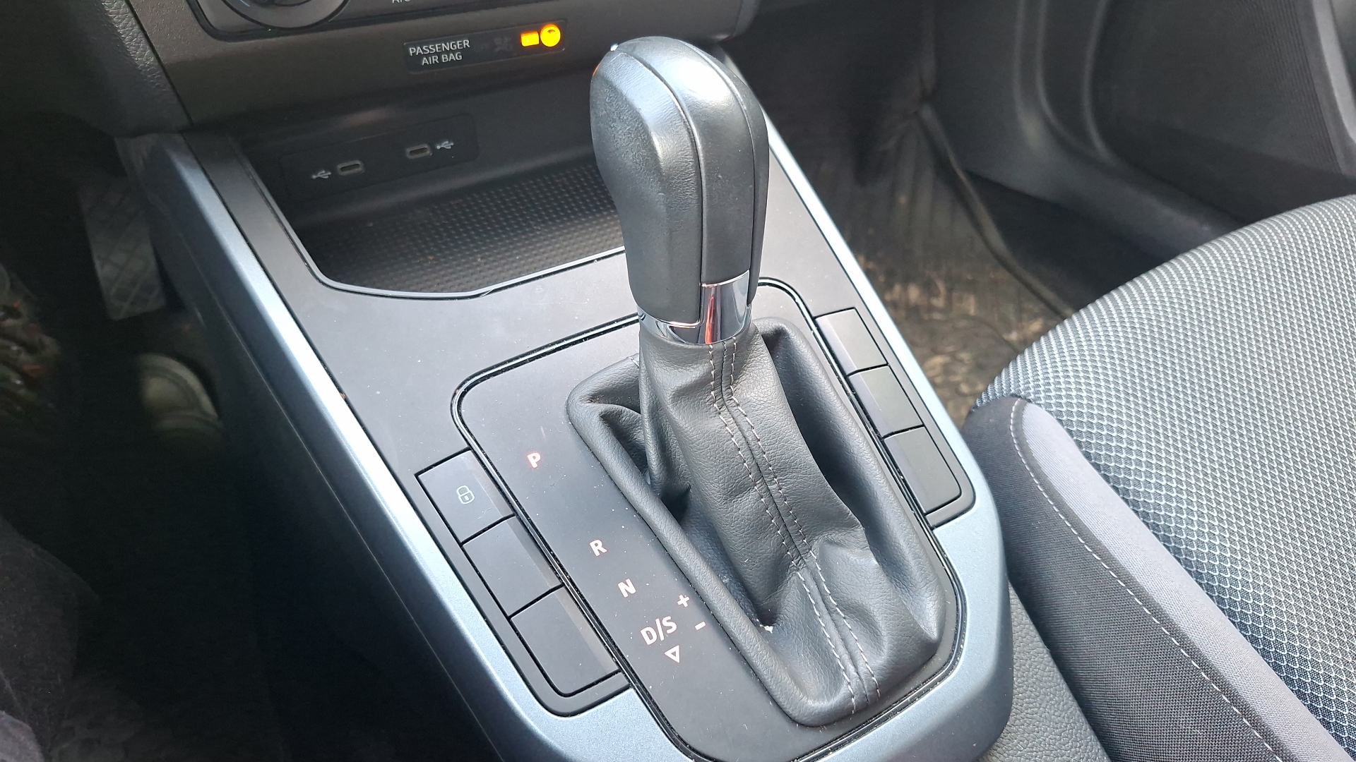 SEAT Arona — foto 11 de 15