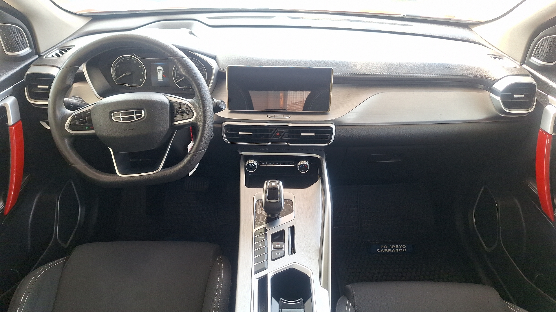 Geely Coolray — foto 6 de 15