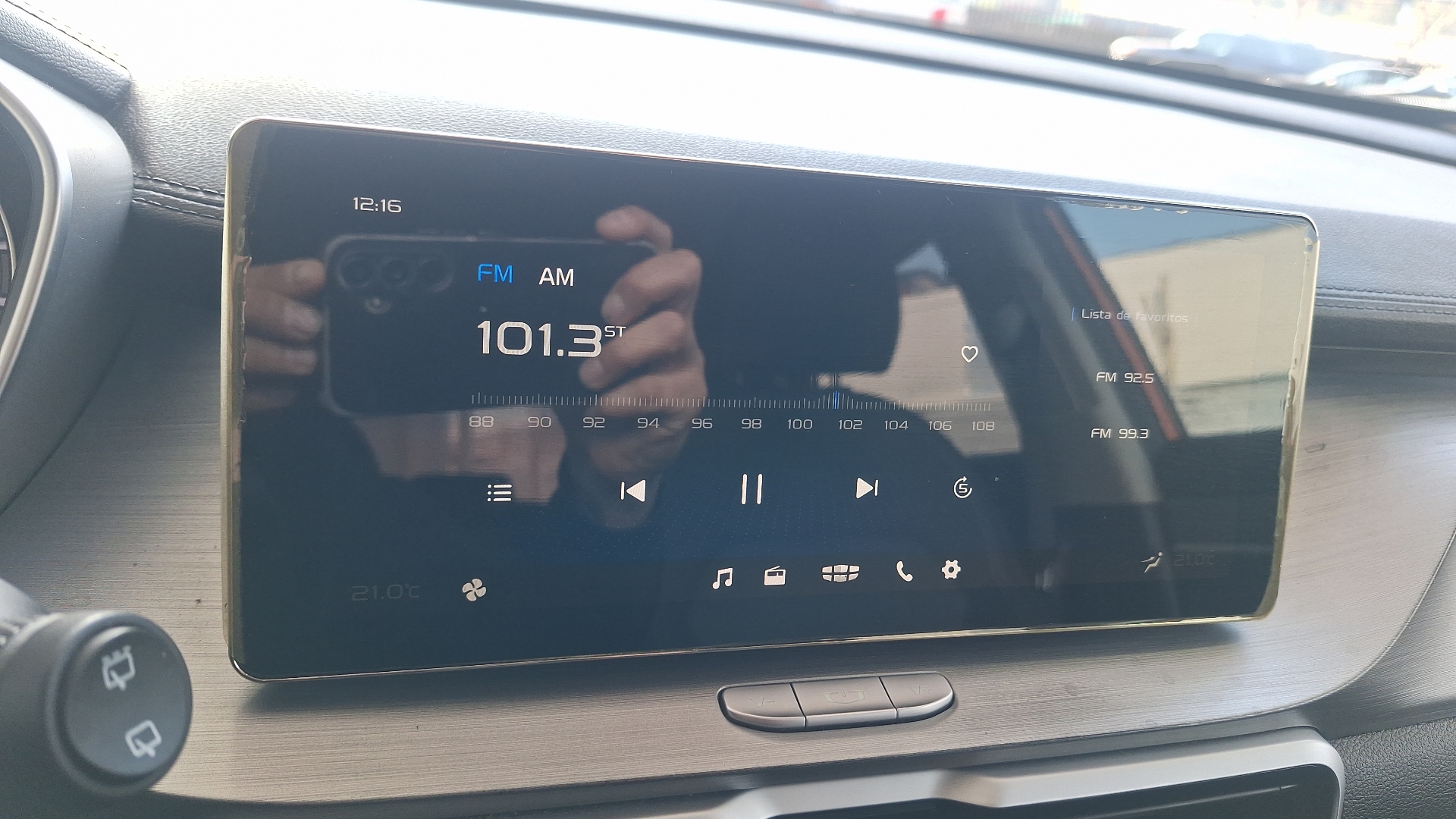 Geely Coolray — foto 10 de 15
