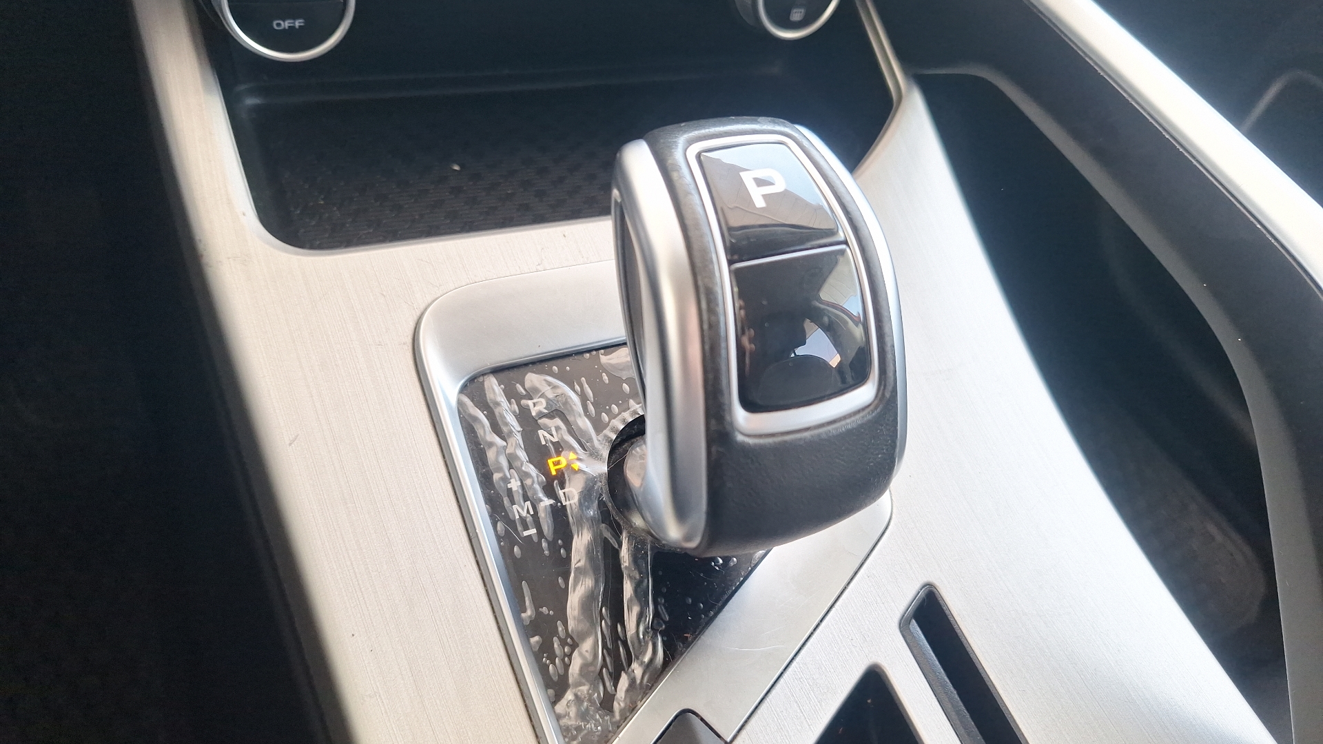 Geely Coolray — foto 11 de 15