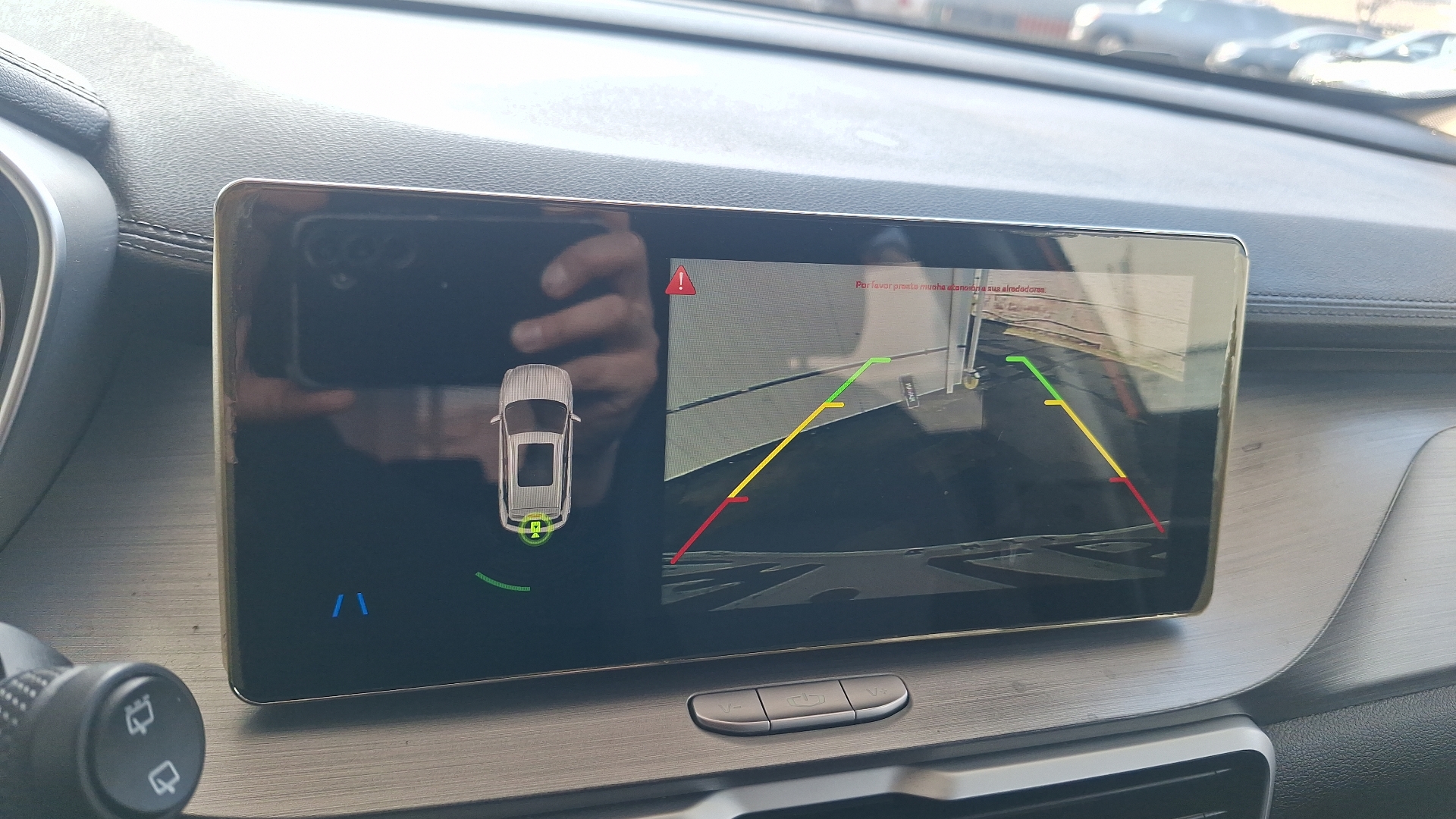 Geely Coolray — foto 12 de 15