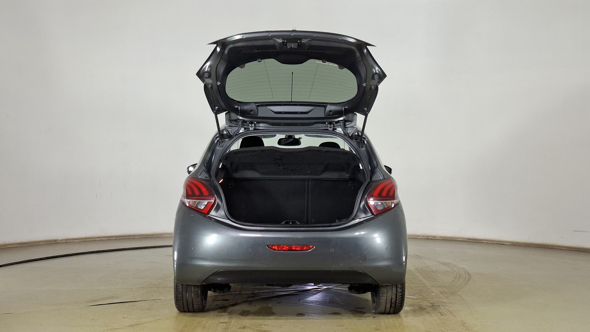 Peugeot 208 — foto 6 de 17