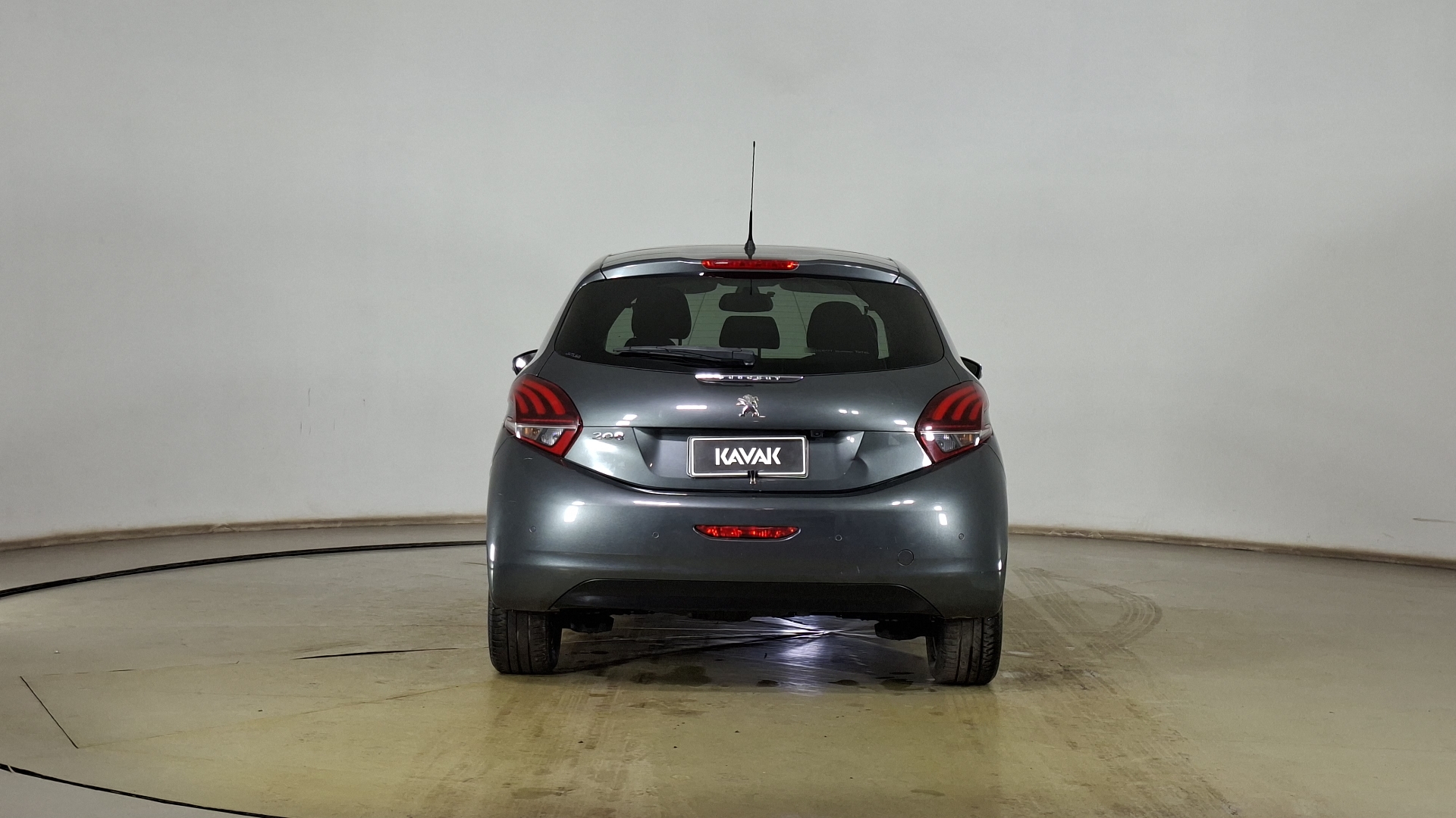 Peugeot 208 — foto 5 de 17
