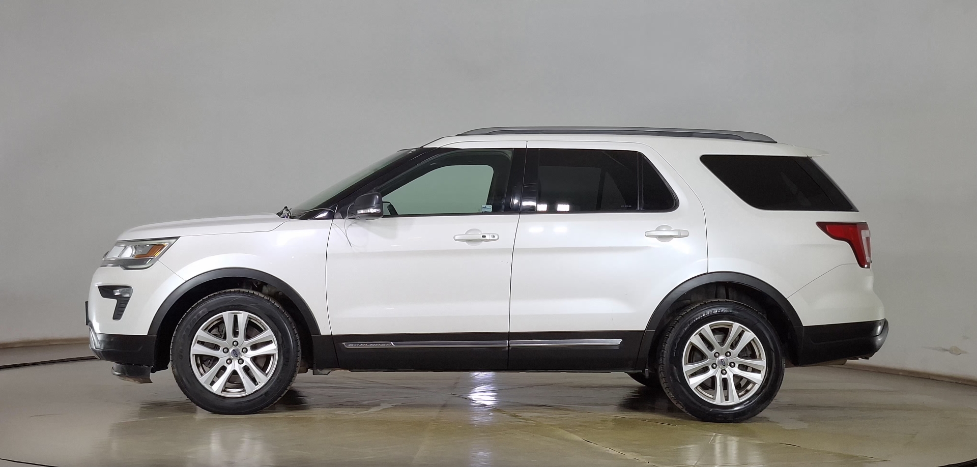 Ford Explorer — foto 7 de 17