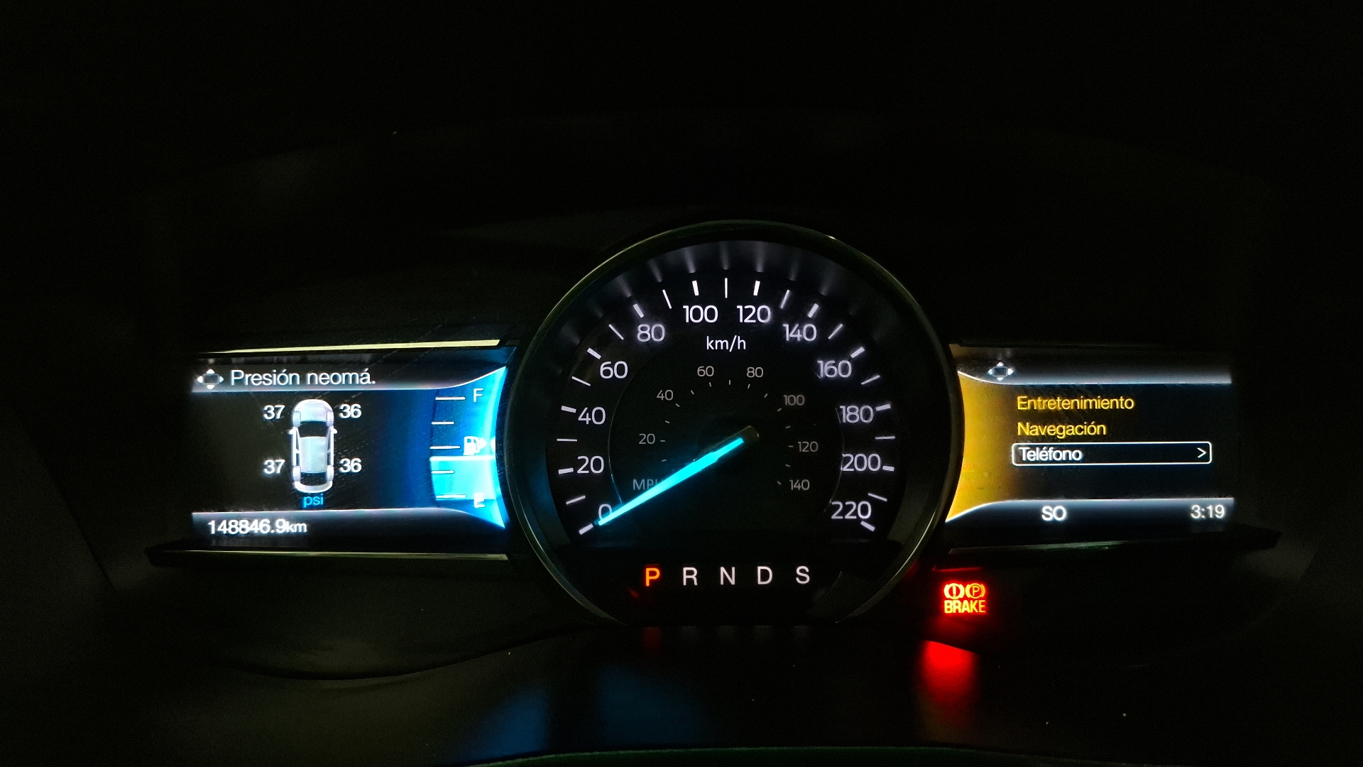 Ford Explorer — foto 9 de 17