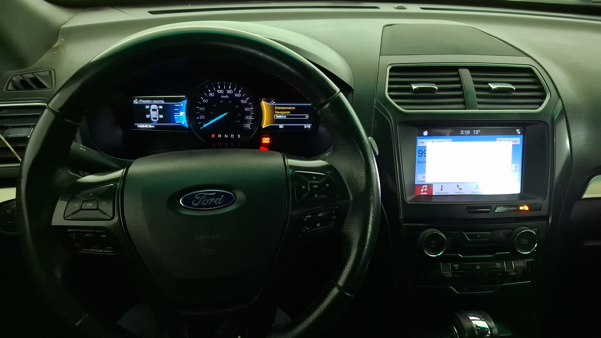 Ford Explorer — foto 8 de 17