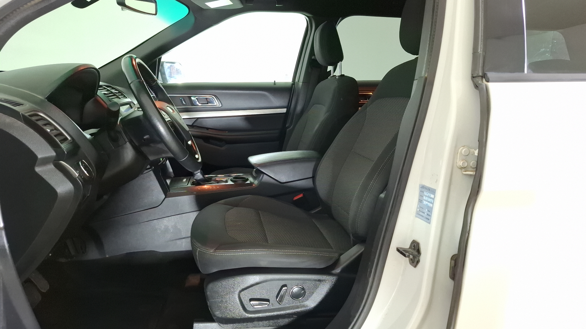Ford Explorer — foto 13 de 17