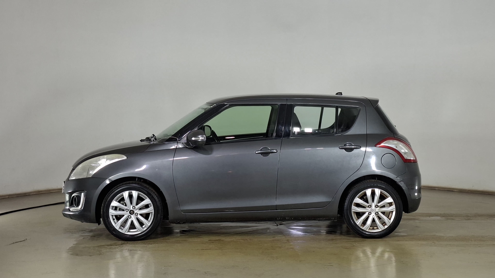 Suzuki Swift — foto 7 de 16