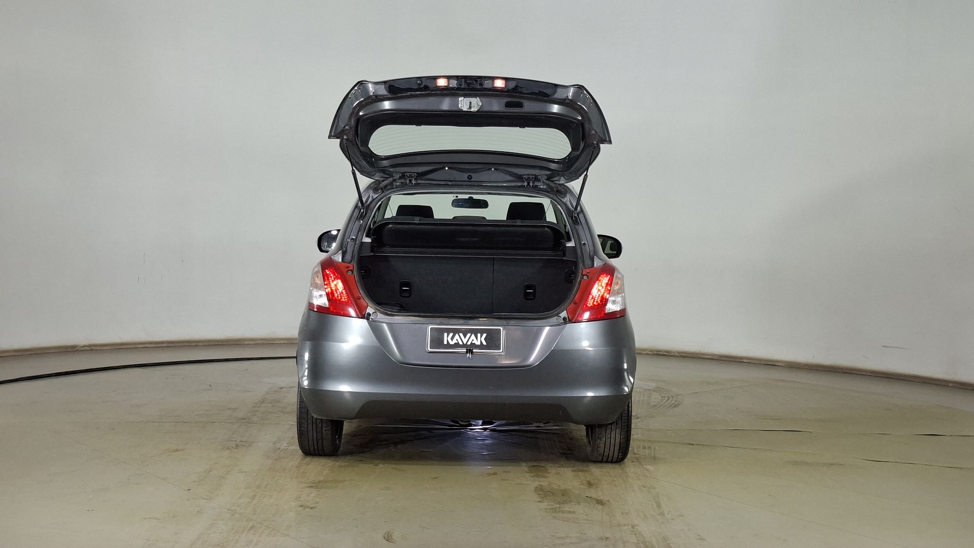 Suzuki Swift — foto 6 de 16