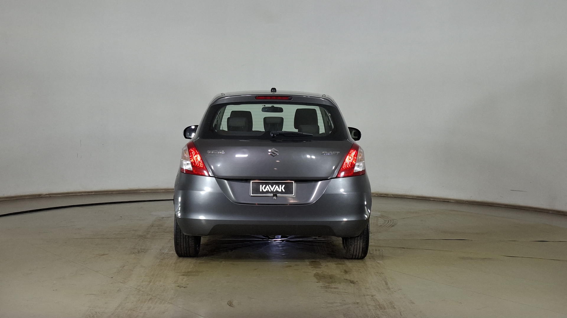 Suzuki Swift — foto 5 de 16