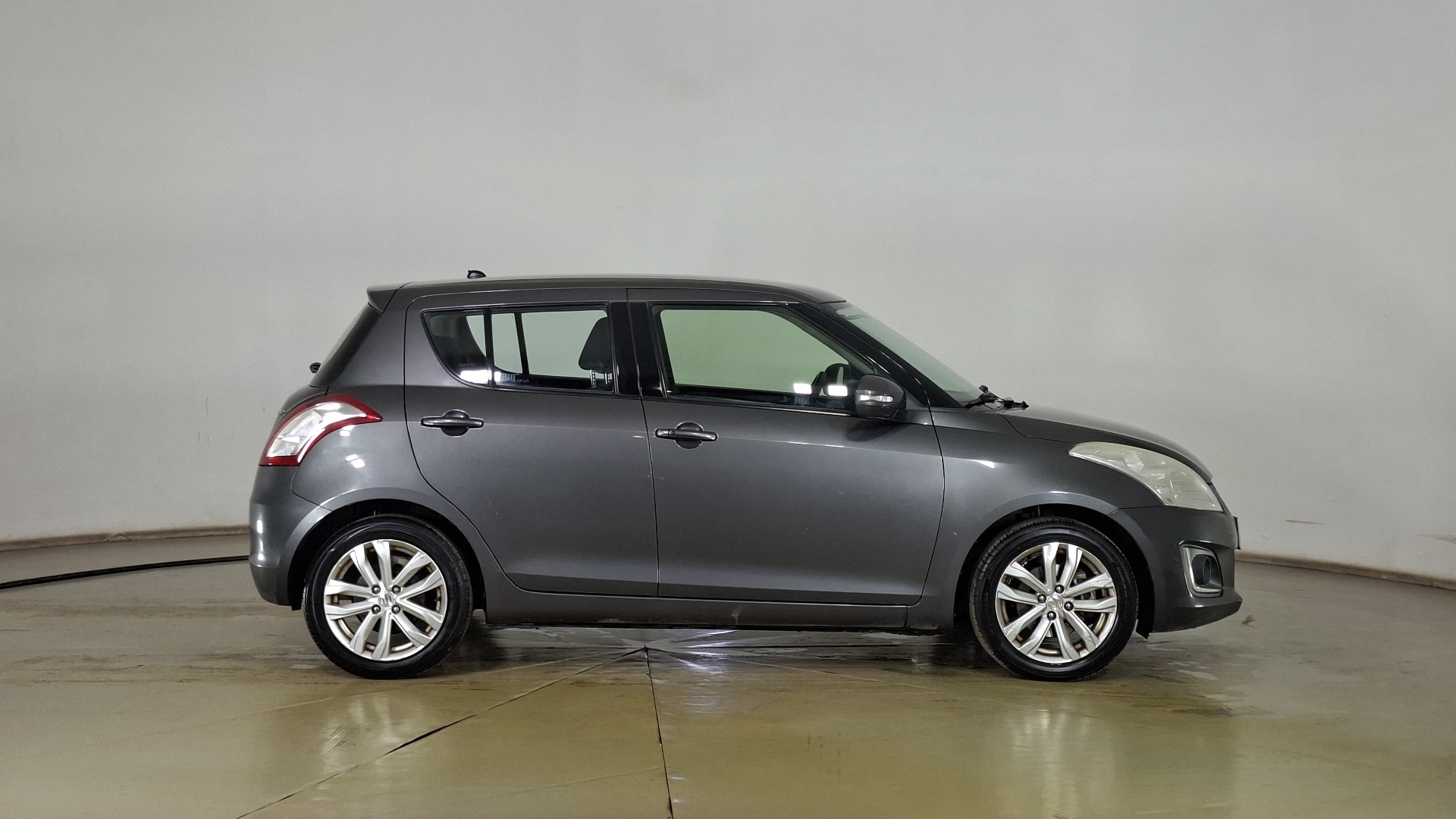 Suzuki Swift — foto 4 de 16